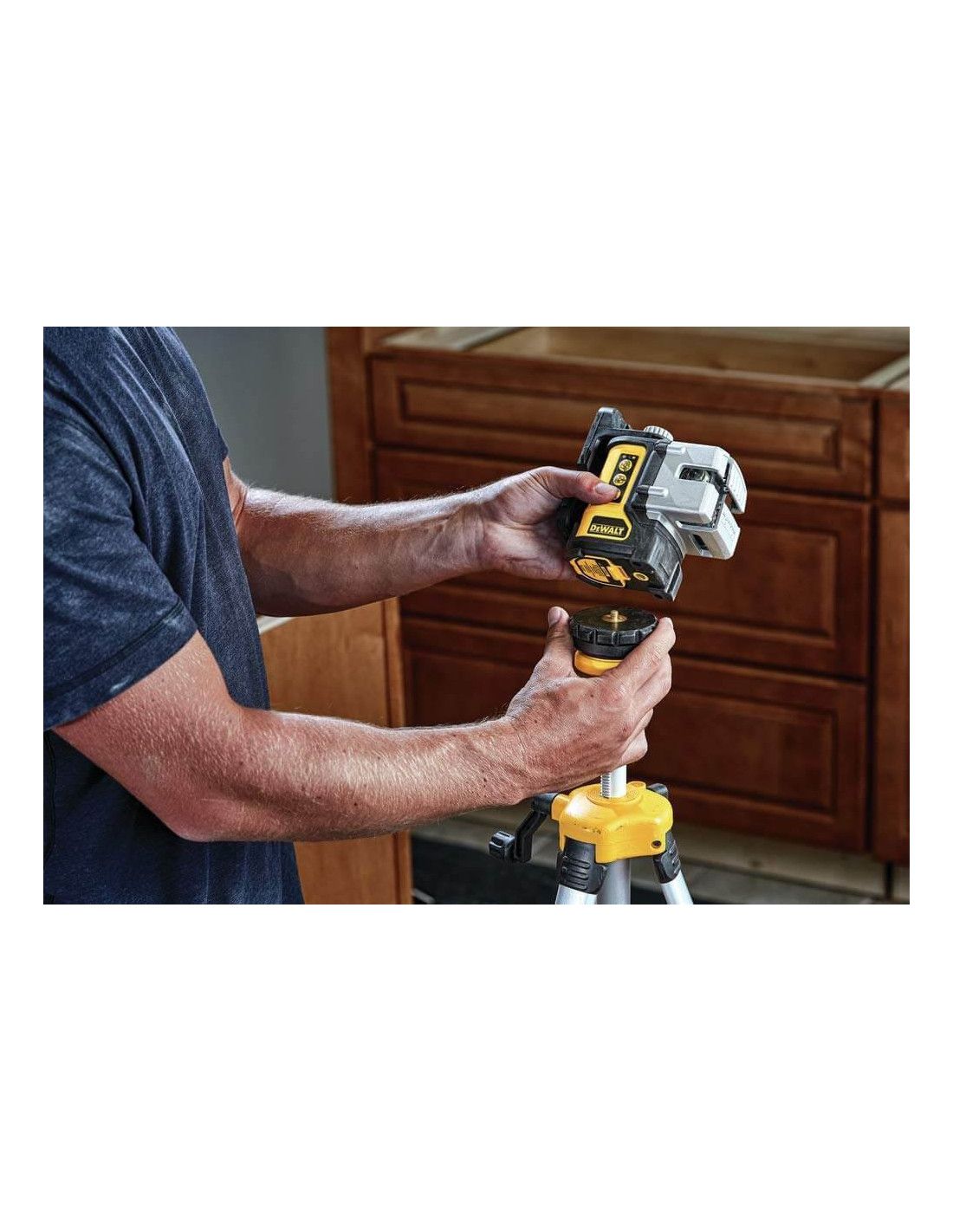 Niveau laser multilignes 3 faisceaux verts (4 piles AA) - DEWALT DW089CG-XJ - 8