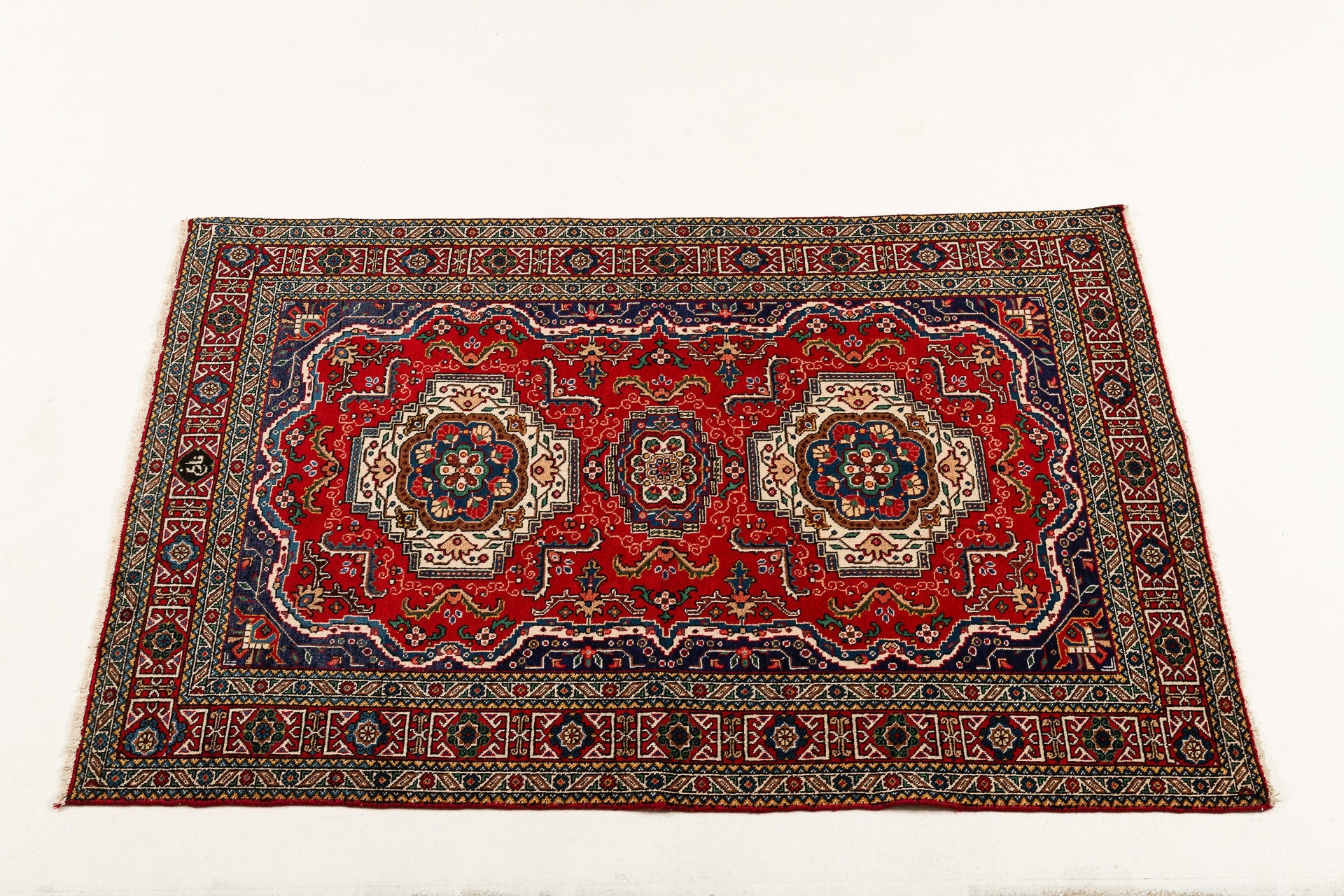 Oryginalny ręcznie robiony dywan orientalny, wymiary: 190x132 cm z certyfikatem autentyczności