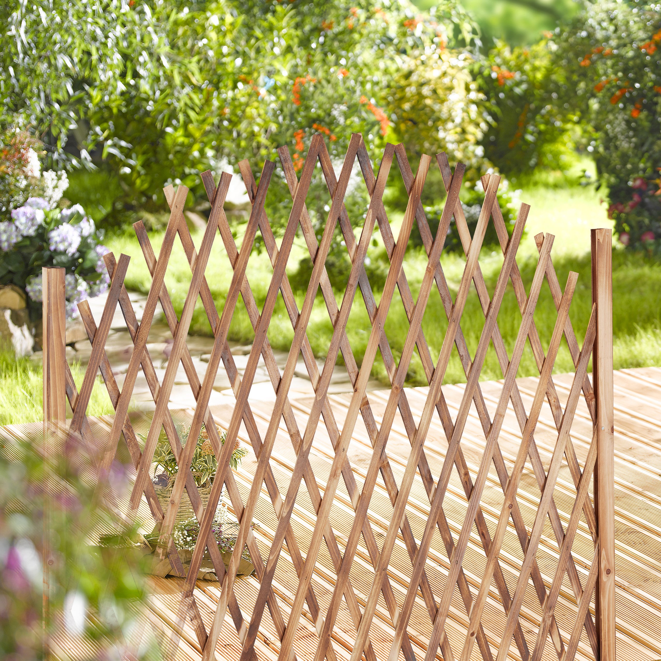 Treillis jardin en bois extensible 200cm, Clôture grillage pliable, Plante grimpante Brise-vue balcon, flambe, Relaxdays - 2