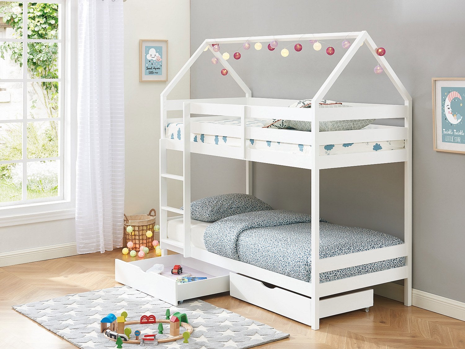 Łóżko piętrowe domek 2 x 90 x 190 cm – 2 szuflady – Drewno sosnowe – Białe + materac – CHORI