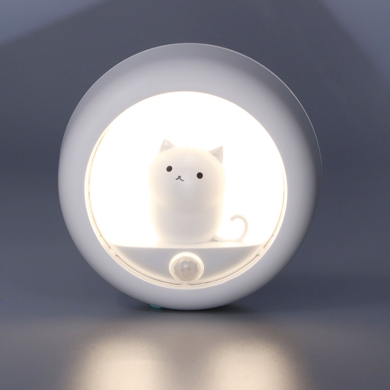 Lampka nocna z czujnikiem ruchu ładowana przez USB lampka nocna w kolorze ciepłej bieli przenośna lampka magnetyczna w kształcie kota szafy sypialni
