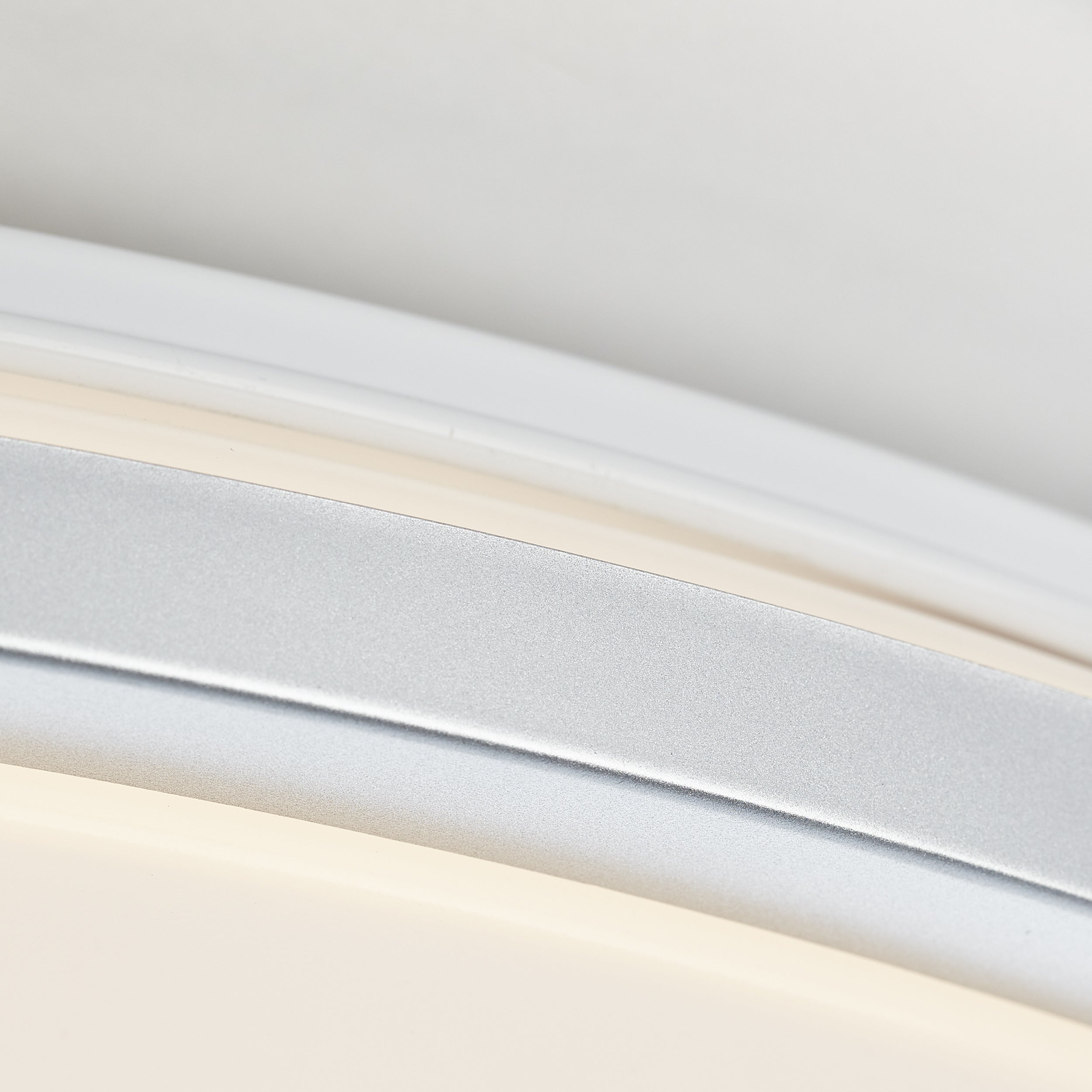 Lampa BRILLIANT, 3-płomienne zawieszenie Tosh, antyczne drewno / czarny korundowy klosz, 3x A60, E27, 40W, drewno ze zrównoważonej gospodarki leśnej ( - 6