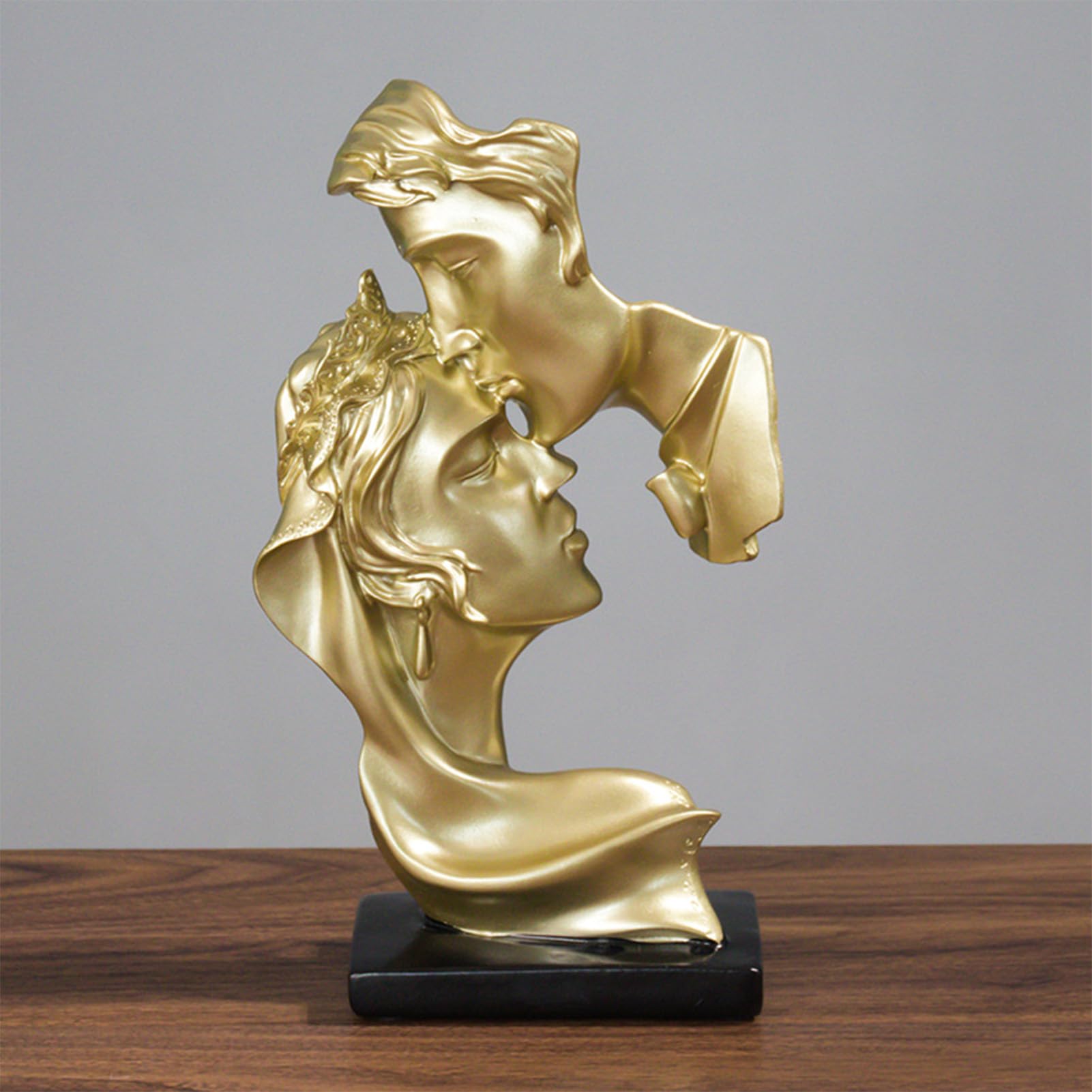 Wykwintna rzeźba dekoracyjna przedstawiająca parę zakochanych całujących się, wykonana z żywicy, dekoracja wnętrz (złota)