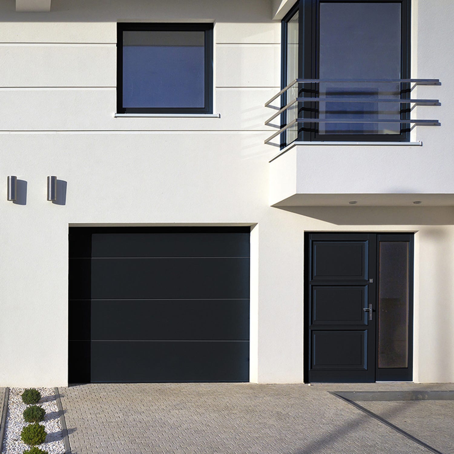Porte de garage sectionnelle hublots Madrid blanche motorisation Somfy - L.240 x h.200 cm (pré-montée Porte de garage sectionnelle hublots Madrid blanche motorisation Somfy - L.240 x h.200 cm (pré-montée