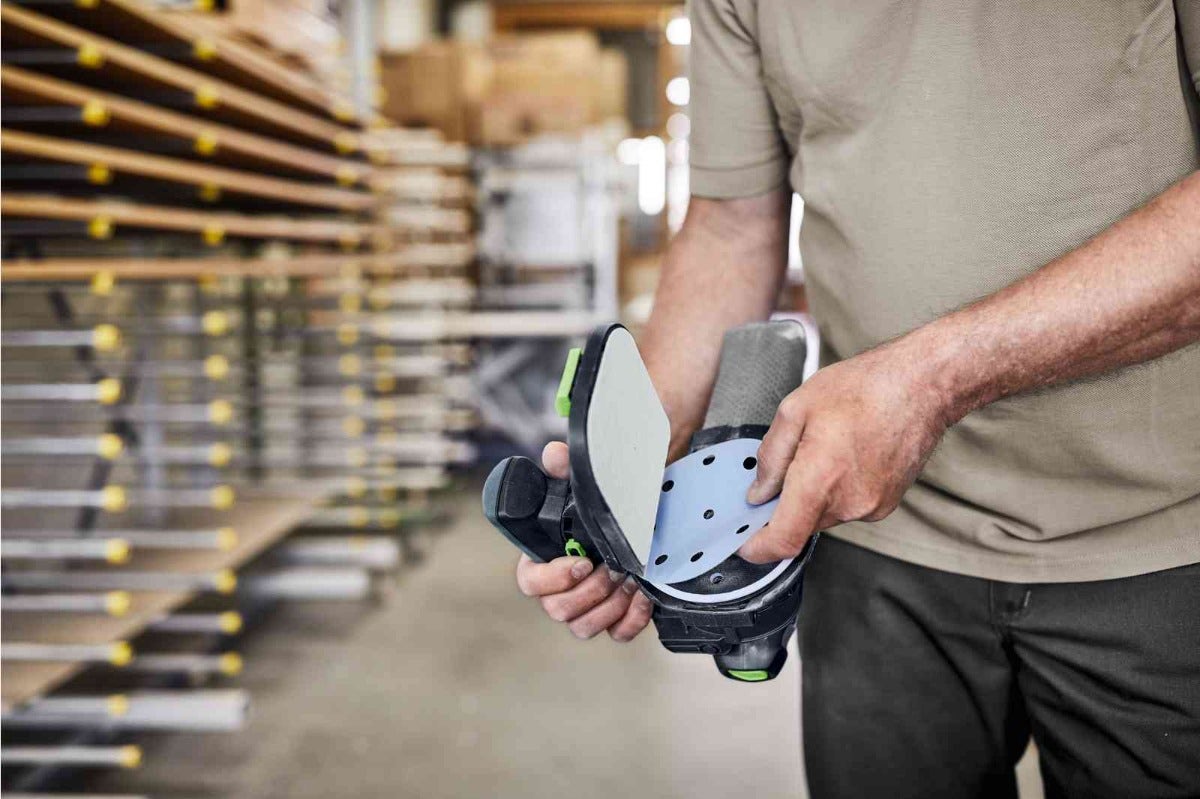 Szlifierka krawędziowa Festool ES-ETSC 125 3.0 I-Plus kompaktowa konstrukcja i regulowana prędkość