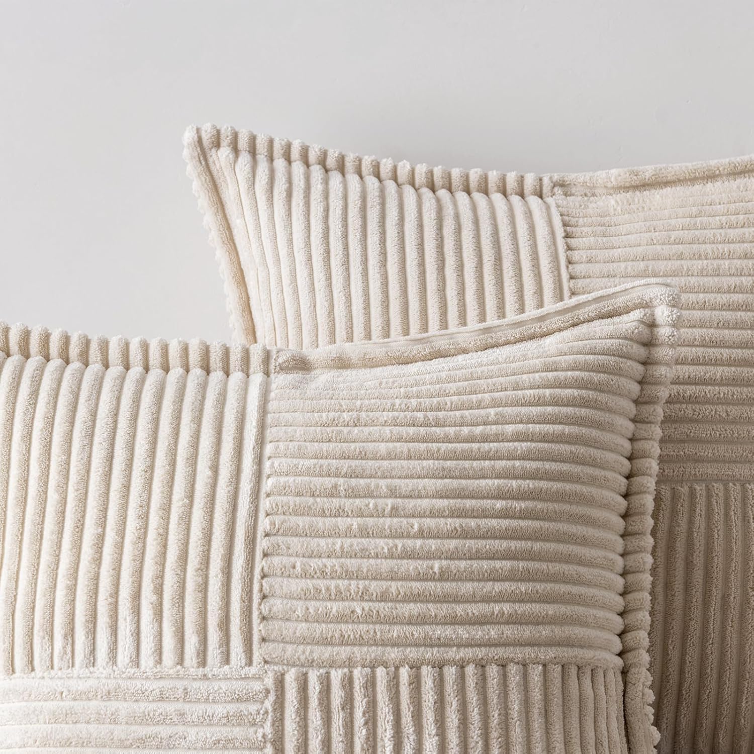 Housses de Coussin en Velours Côtelé, Lot de 2 Housses 45x45 cm, Décoration Patchwork Souple pour Canapé et Chambre (Beige) - 2