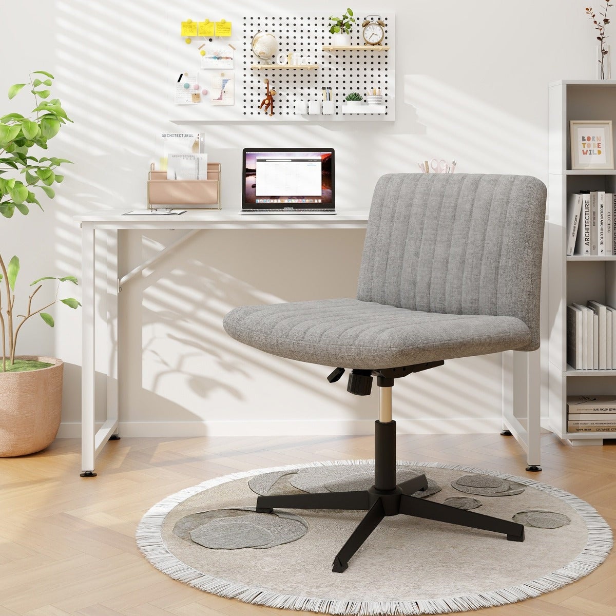 Sedia da Ufficio Ergonomica in Velluto, Poltrona Regolabile e Girevole con Ruote, Comfort per Lavoro e Camera, Supporto fino a 150KG | Leroy Merlin