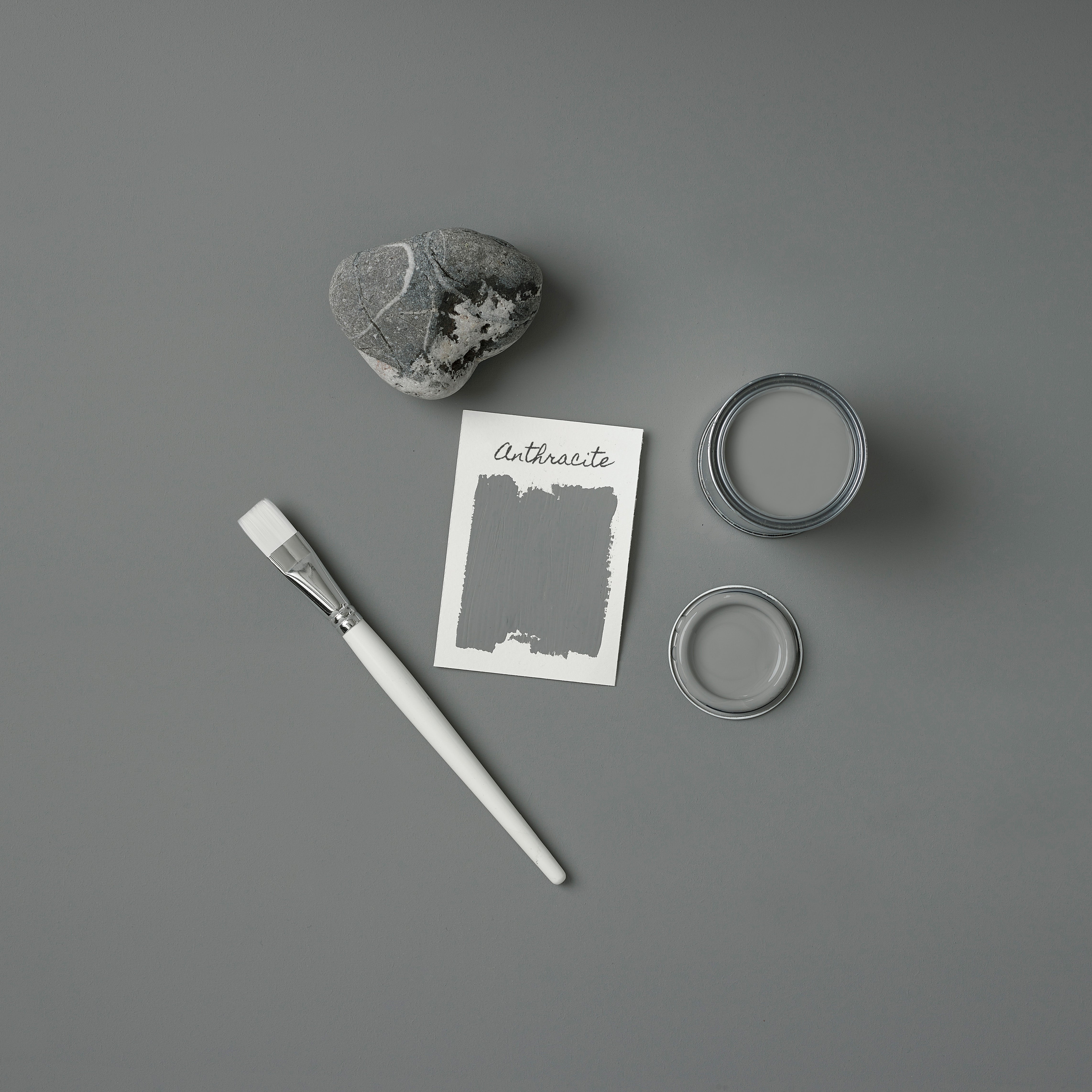 Peinture Grise pour Meubles Chalky Mat Poudré RUST-OLEUM - Anthracite 750ml (10,5m² avec un pot) - 4