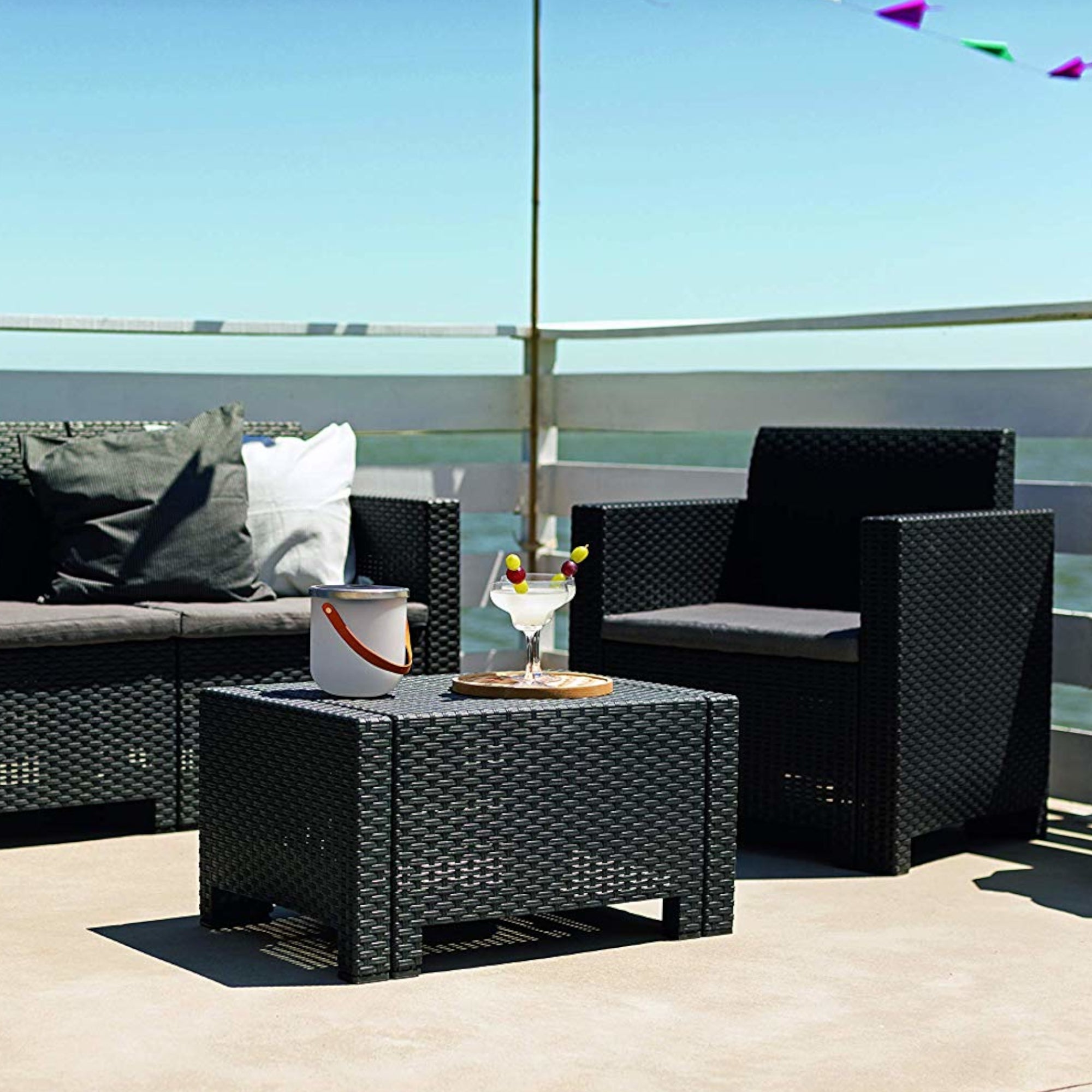 Salottino con cuscini 