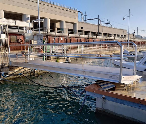 Rampe d'accès pour piétons - Longueur de 6m06 pour un fossé de 5.40m - Capacité de charge max 400kg/m² - Vendue à l'unité - MPP60/10U - 5