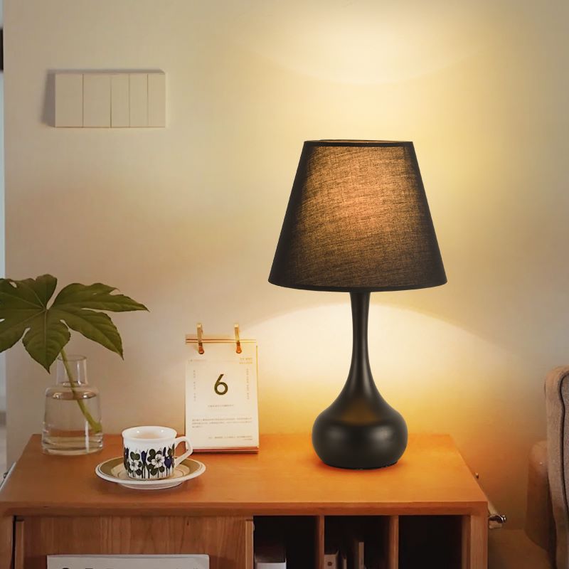 Lampka nocna/lampka biurkowa Lampy stołowe do salonu Lampka nocna z czarnym abażurem z tkaniny Lampka nocna