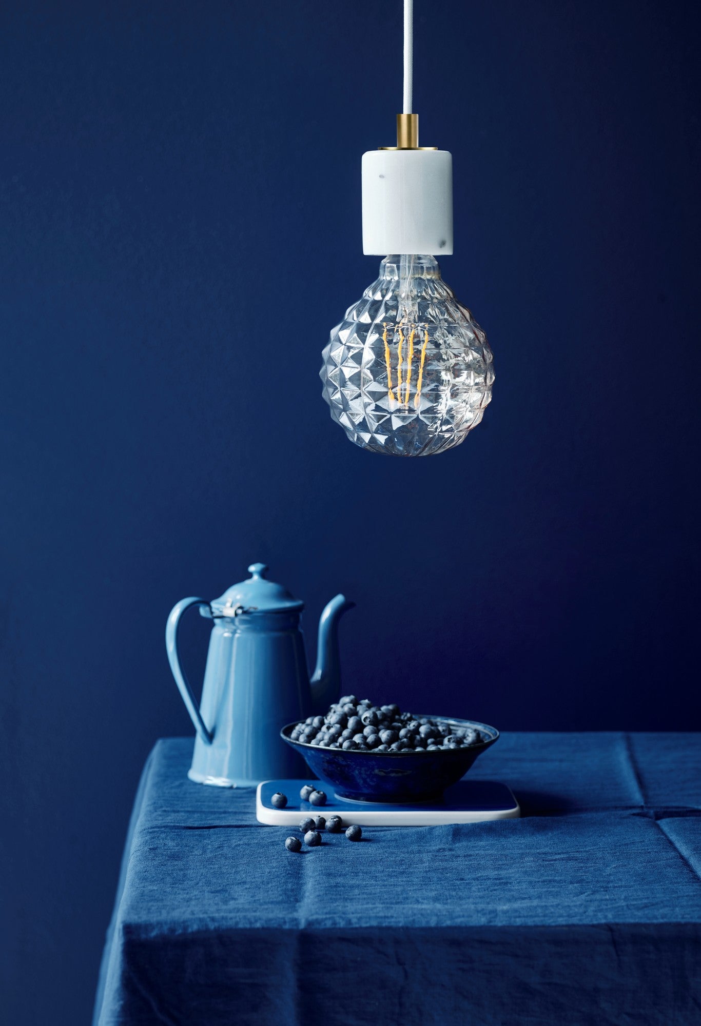 Lampa sufitowa wisząca Nordlux SIV z białego marmuru ze złotymi detalami