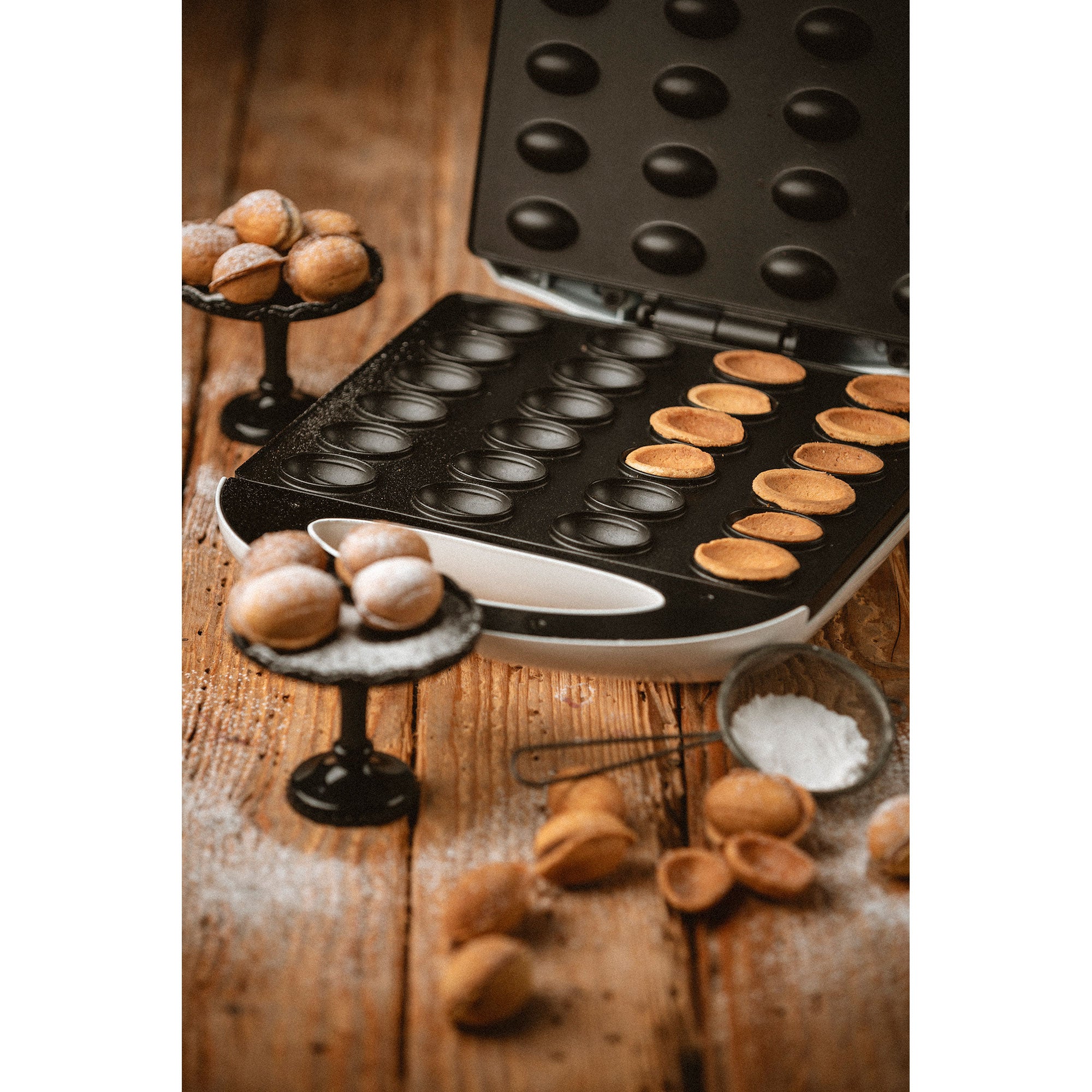 Macchina per 24 Metà di Biscotti Ripieni a Forma di Noce, Piastre Antiaderenti Adler Bianco AD3039 1600 - 2