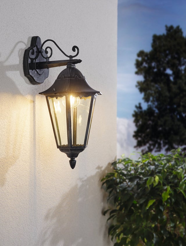 Lampada NAVEDO, struttura in alluminio fuso, finitura nero, diffusore in vetro, finitura chiaro, dotazione per installazione angolare, IP44- EGLO