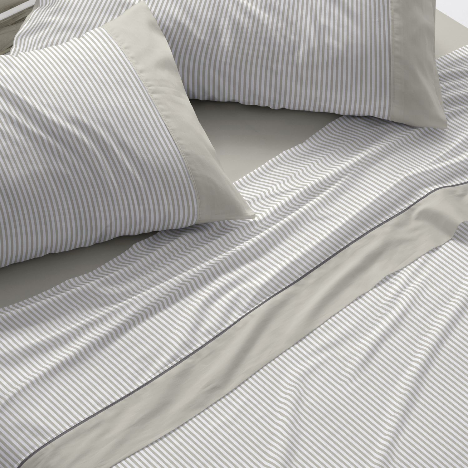 Juego sábanas diseño 546. burrito blanco. incluye sábana encimera, bajera y 1/2 fundas de almohadas. estampado con un diseño de rayas.disponible en c