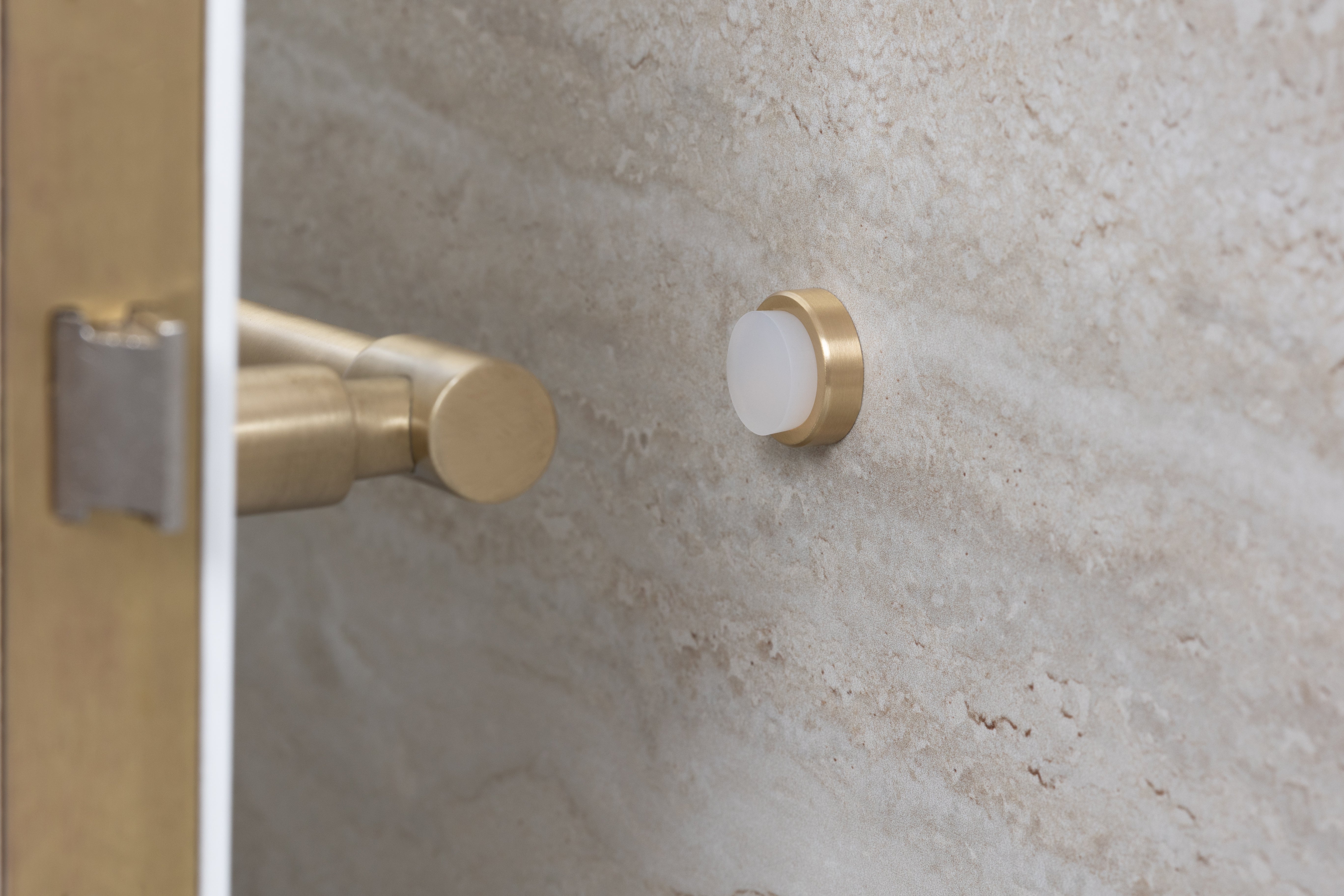 Butée de porte murale, 24 x 14 mm, laiton avec caoutchouc de protection noir, adhésif et à visser, EVI Herrajes - 3