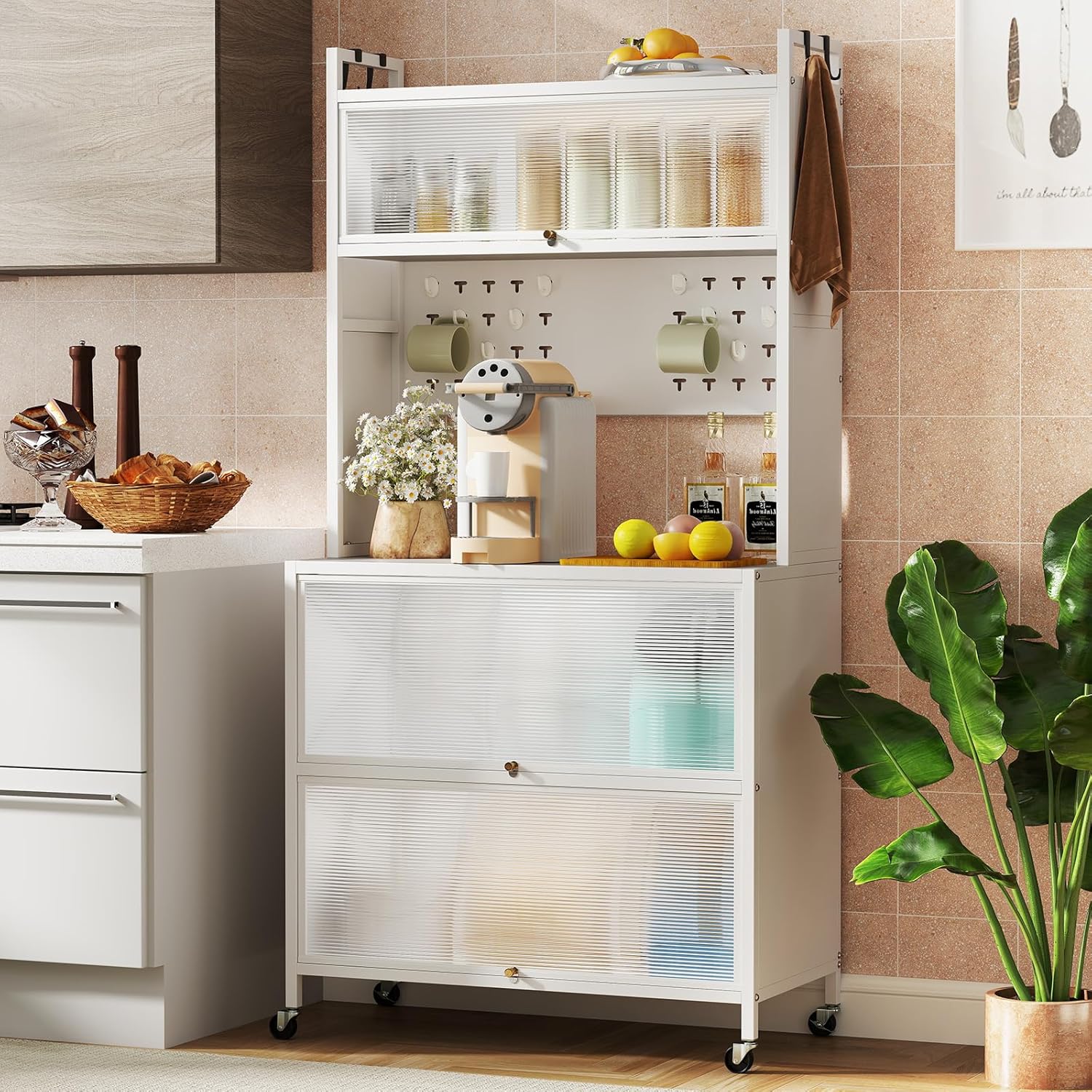 Aparador Alacena de Cocina, Soporte para Microondas con Puertas Inclinables y Gabinetes, Panel de Perforaciones con Ganchos, Ruedas y Patas Aj - 2