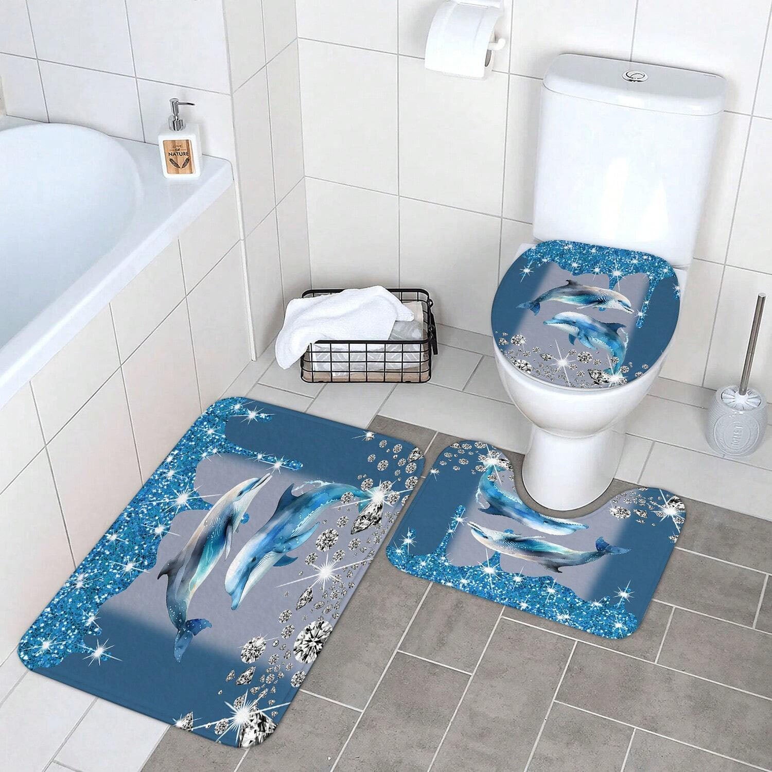 Zestaw trzech mat łazienkowych Dolphin, w tym mata antypoślizgowa, nakładka na deskę sedesową i mata do kąpieli