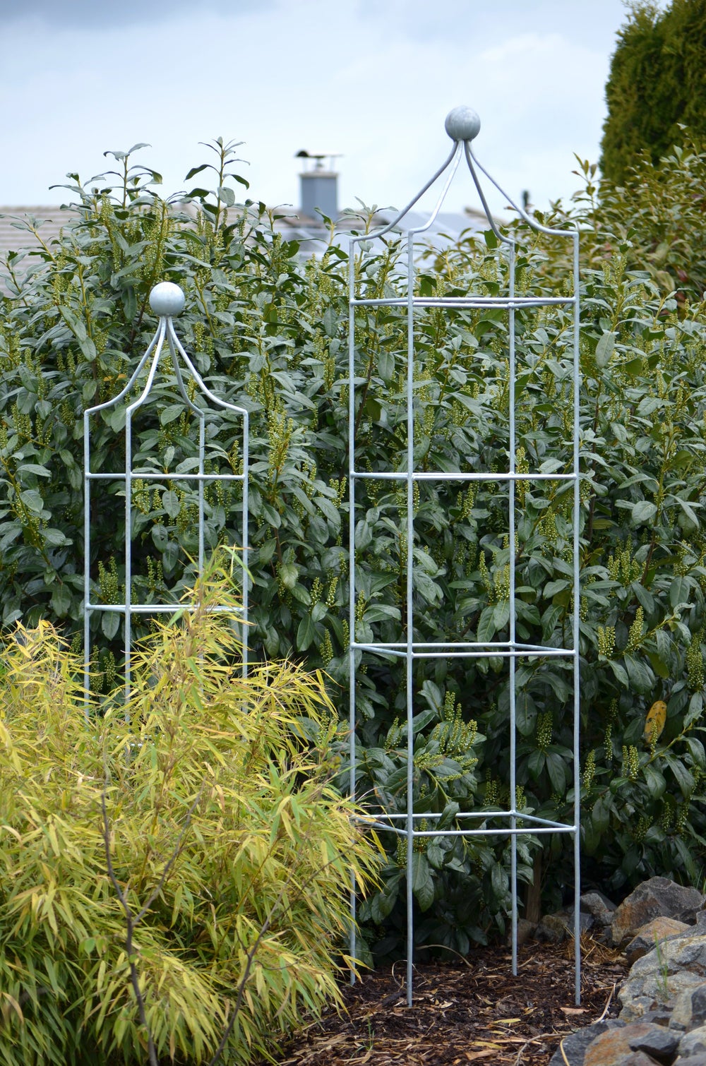 Kalolary Obélisque Jardin 1,8m Blanc - Treillis Tour Pour Plantes Grimpantes Avec Tête D'Oiseau, Support Métal Antirouille