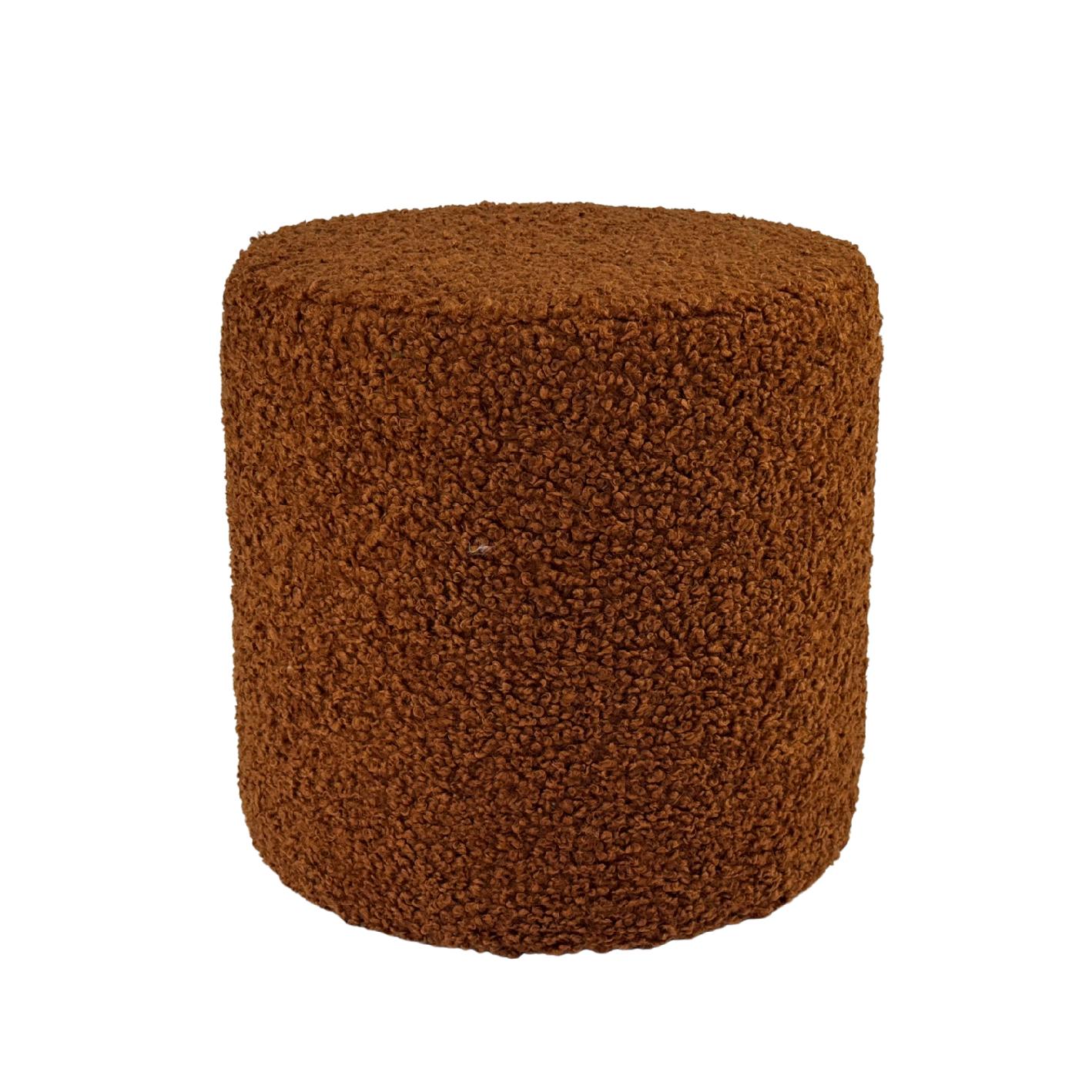 Pufa 40x40 cm kwadratowa ROLF tkanina baranek bouclé stylowy podnóżek dodatek do wnętrz ruda