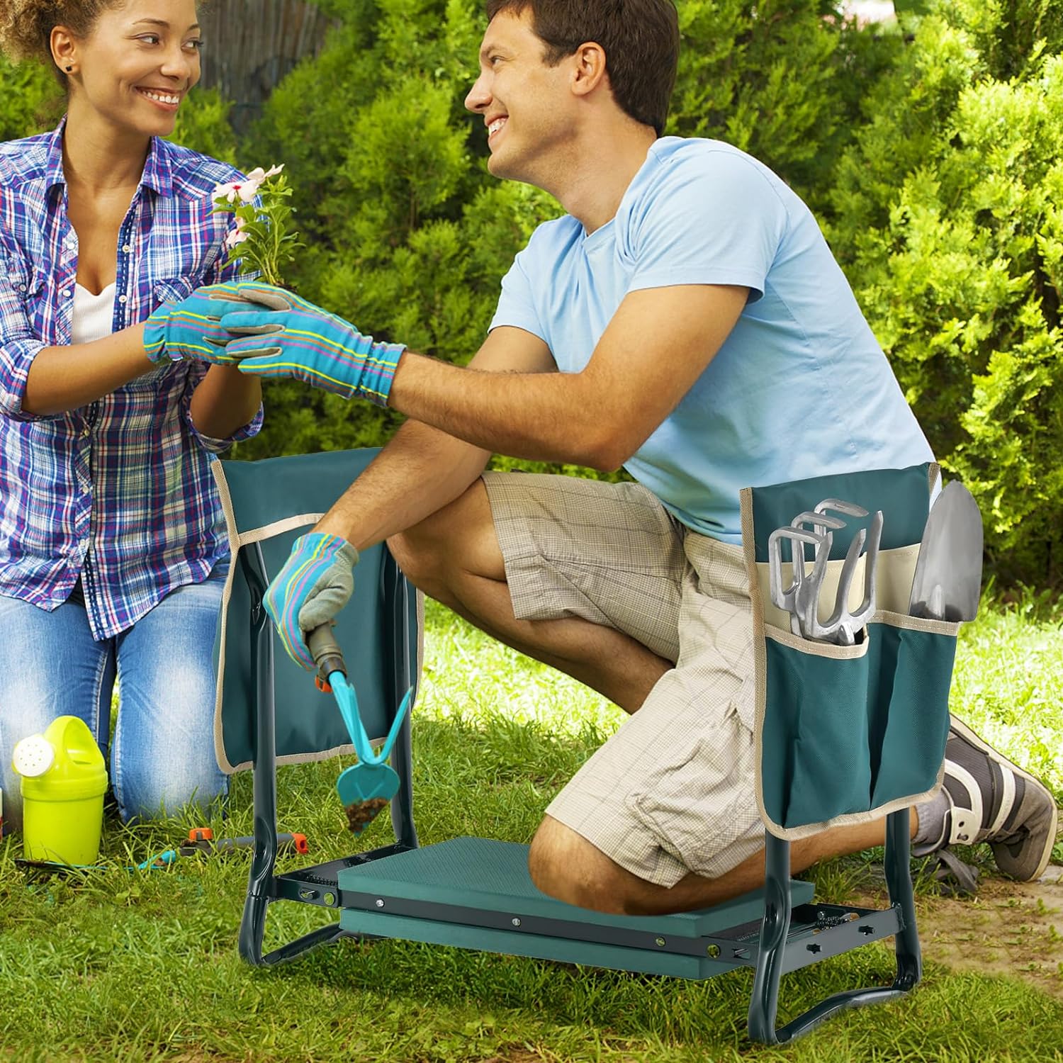 Tabouret de Jardinage Pliable avec Coussin EVA, Genouillère de Jardin, Cadre en Métal avec 2 Grande Pochette à Outils Charge 150KG - 2