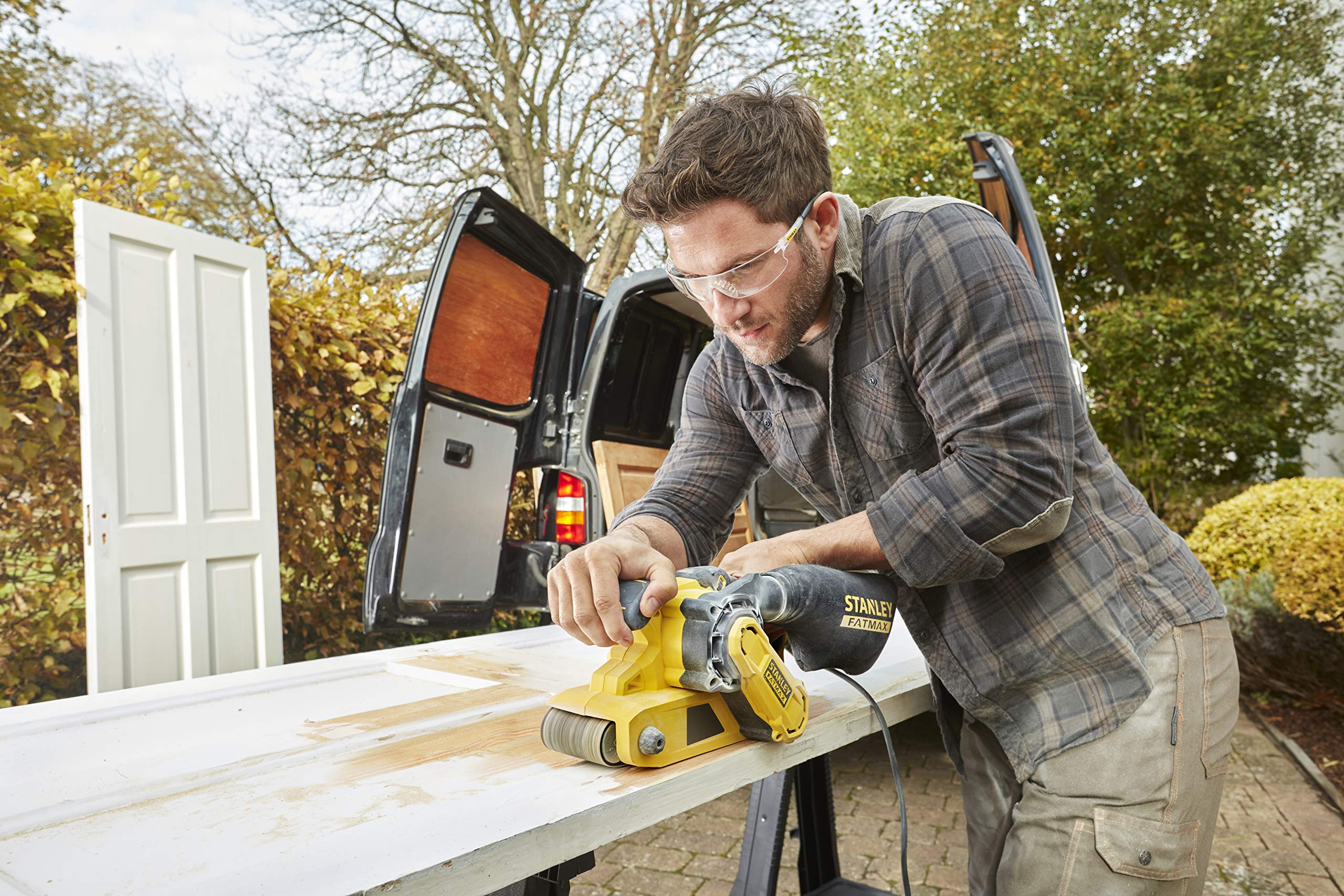 Ponceuse à Bande 1010 W Vitesse 390 m/min, Plateau 533 x 76 mm, Filaire et Compacte STANLEY Fatmax FMEW204K-QS - Livrée en Mallette avec 1 Abrasif - 6