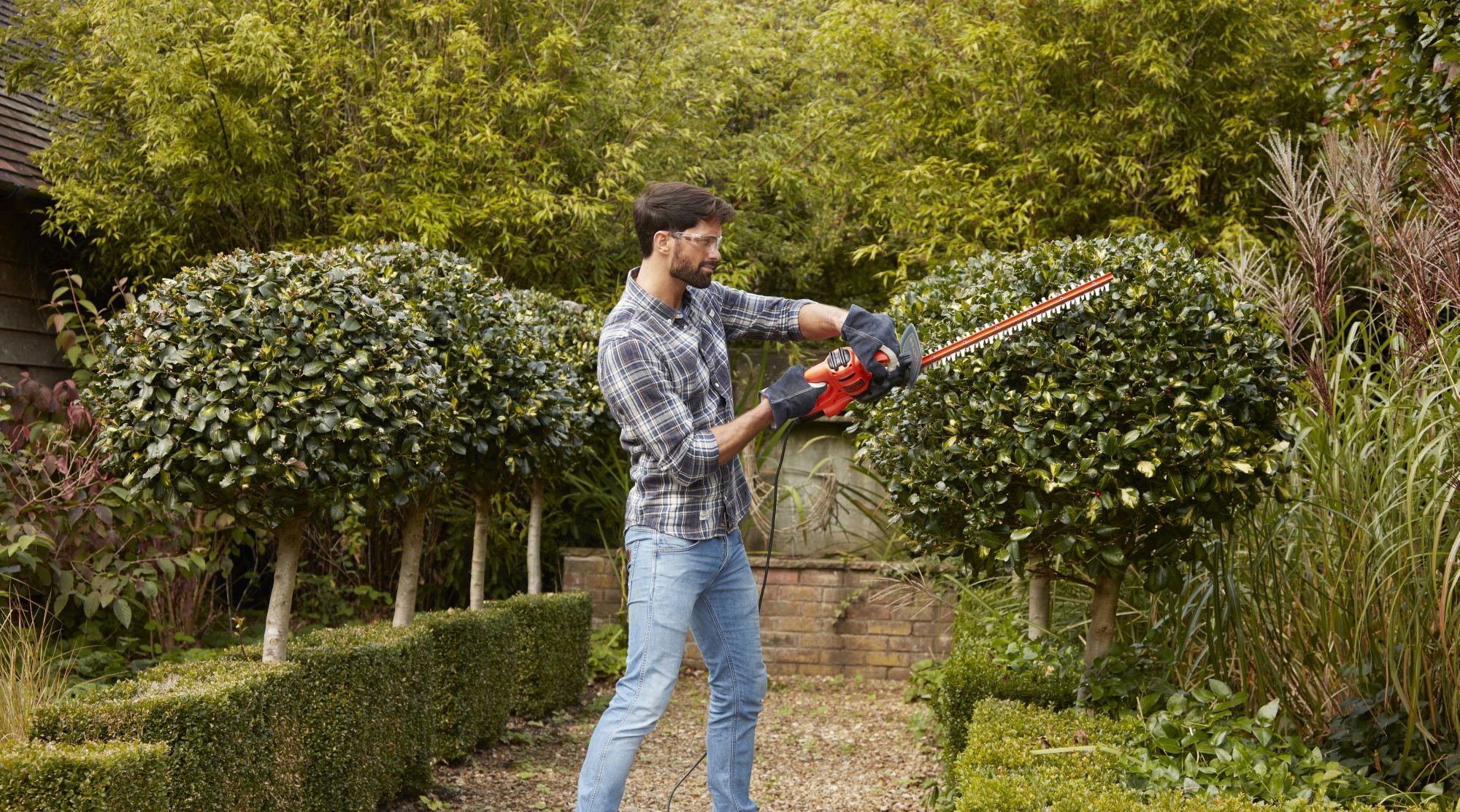 Taille-haie électrique Black & Decker 420 W, lame de 45 cm, capacité de 16 mm, compact - 8