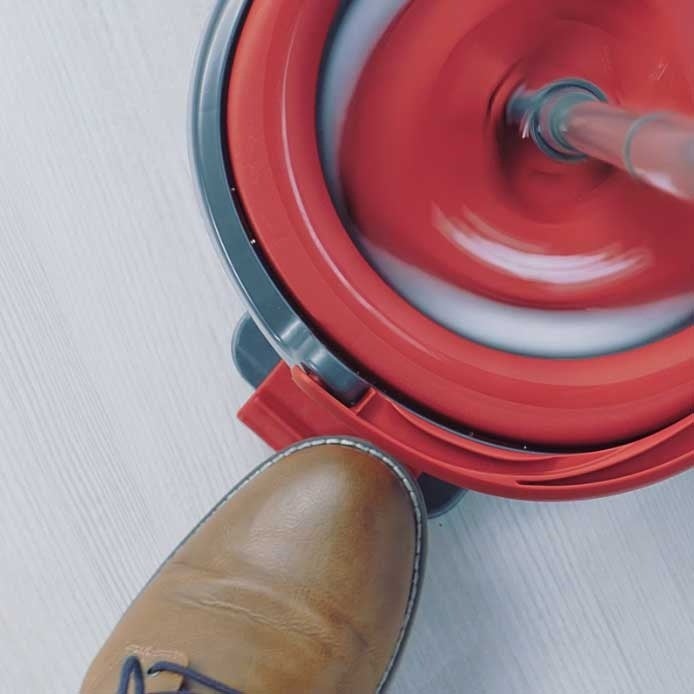 Vileda, Turbo 3en1, Balai à franges et seau pivotant avec pédale, Manche télescopique 85-123 cm, Raclette pivotante - 7