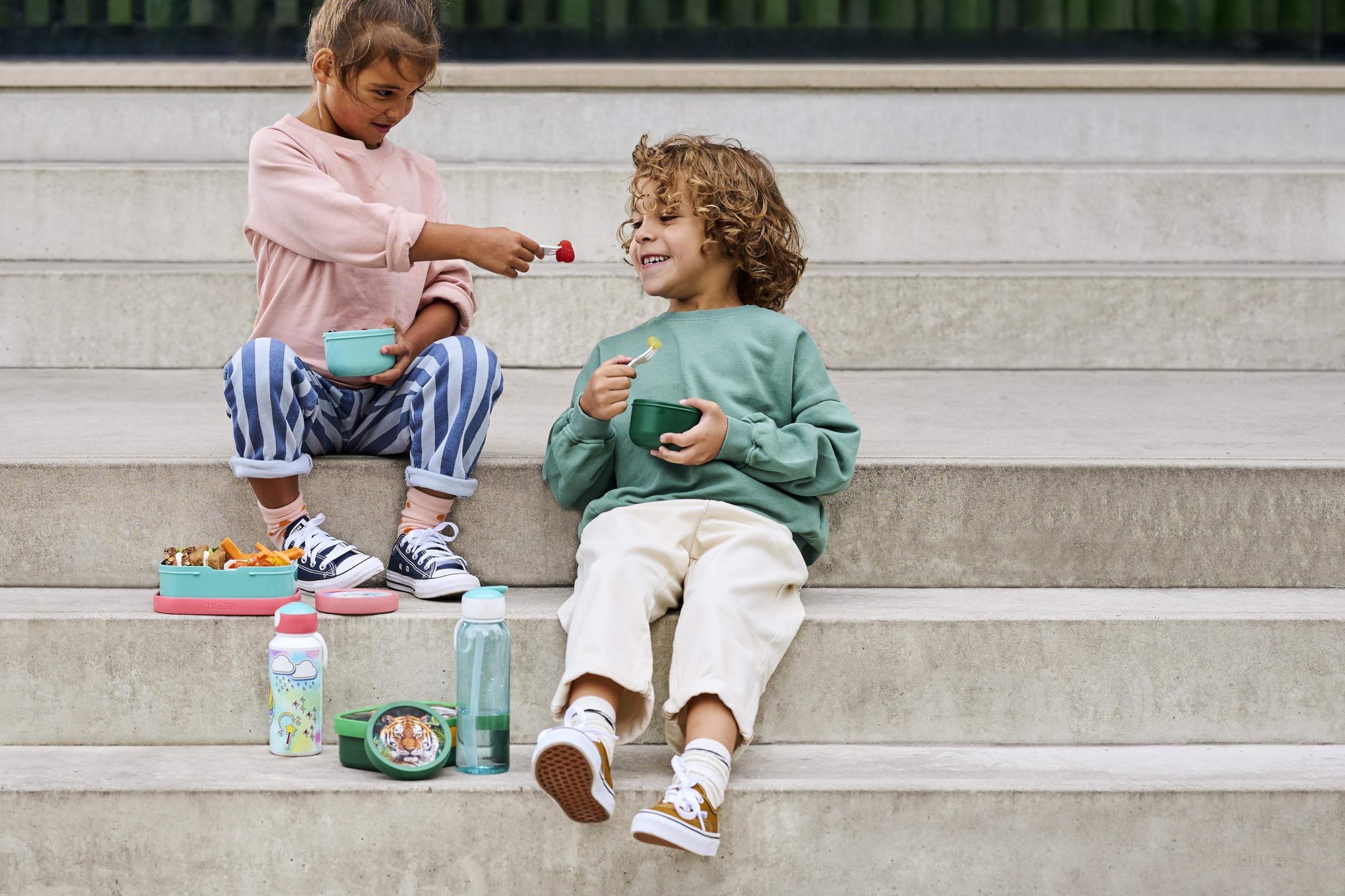 Mepal - Fruttiera Campus - Porta pranzo per frutta per bambini - Per lavastoviglie e microonde - Senza BPA - 300 ml - L.O.L Surprise - 2