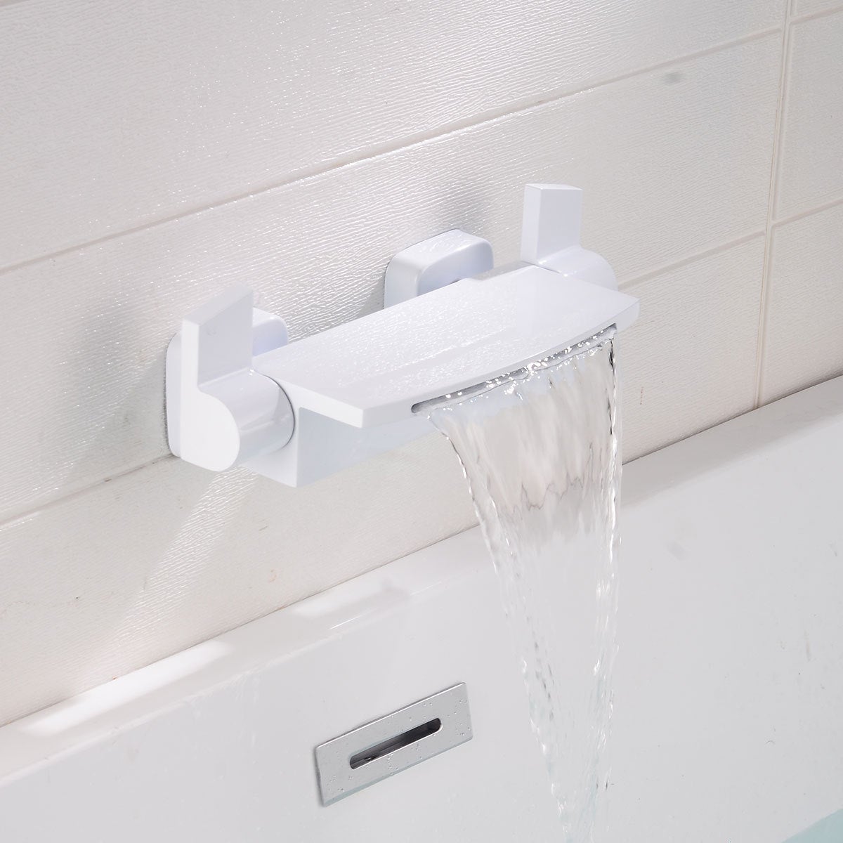 Biała miedziana bateria ścienna do wanny, bateria wannowa typu wodospad, 1 sztuka