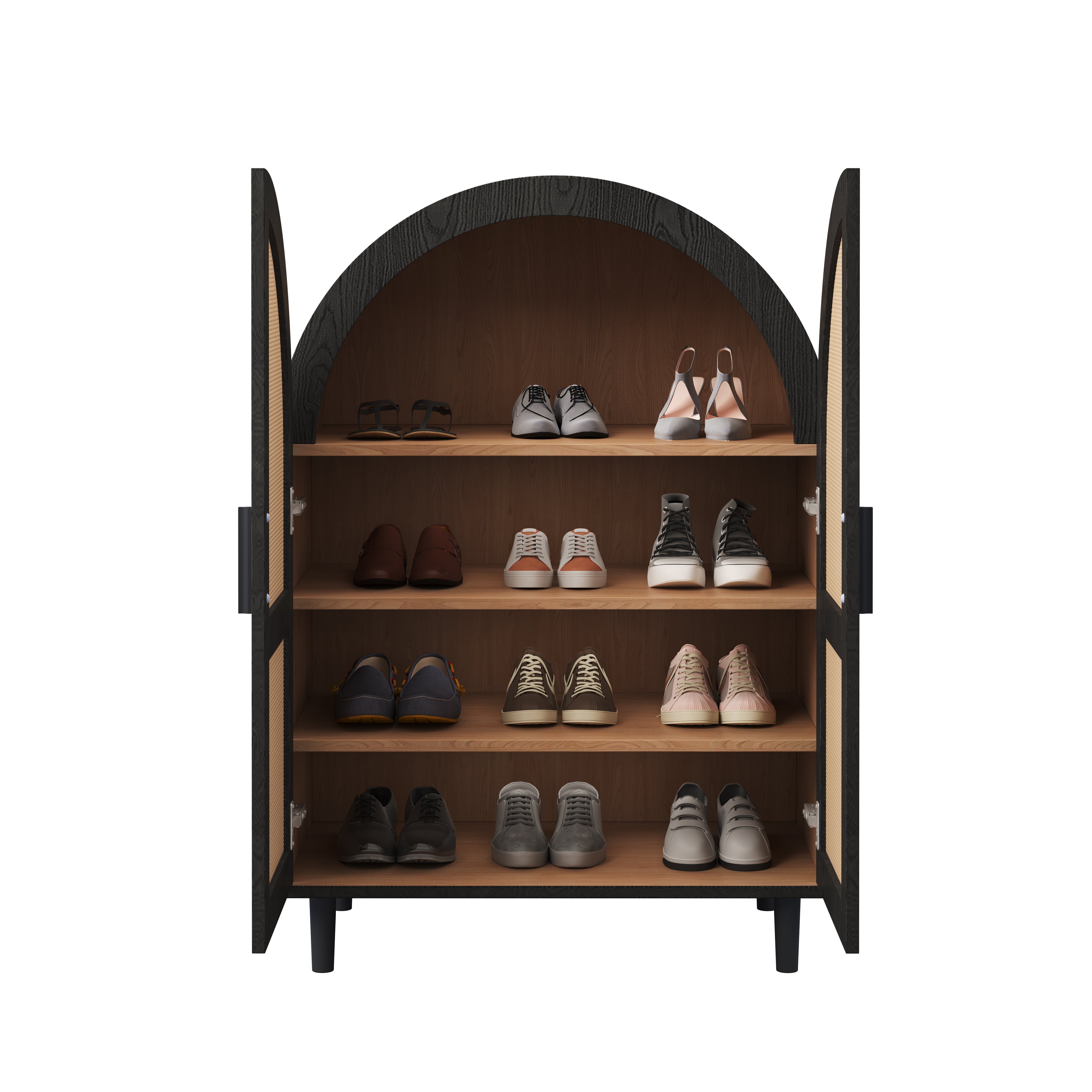Elegante aparador-zapatero con exterior redondeado, puertas de ratán caladas y tres estantes.
