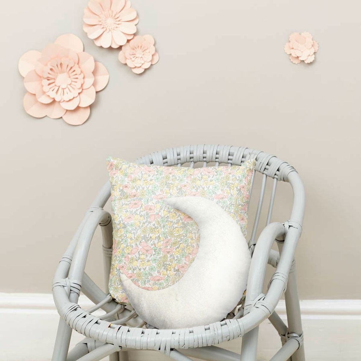 COMETE - Coussin extra-doux en forme de lune rose 30x45 - 8