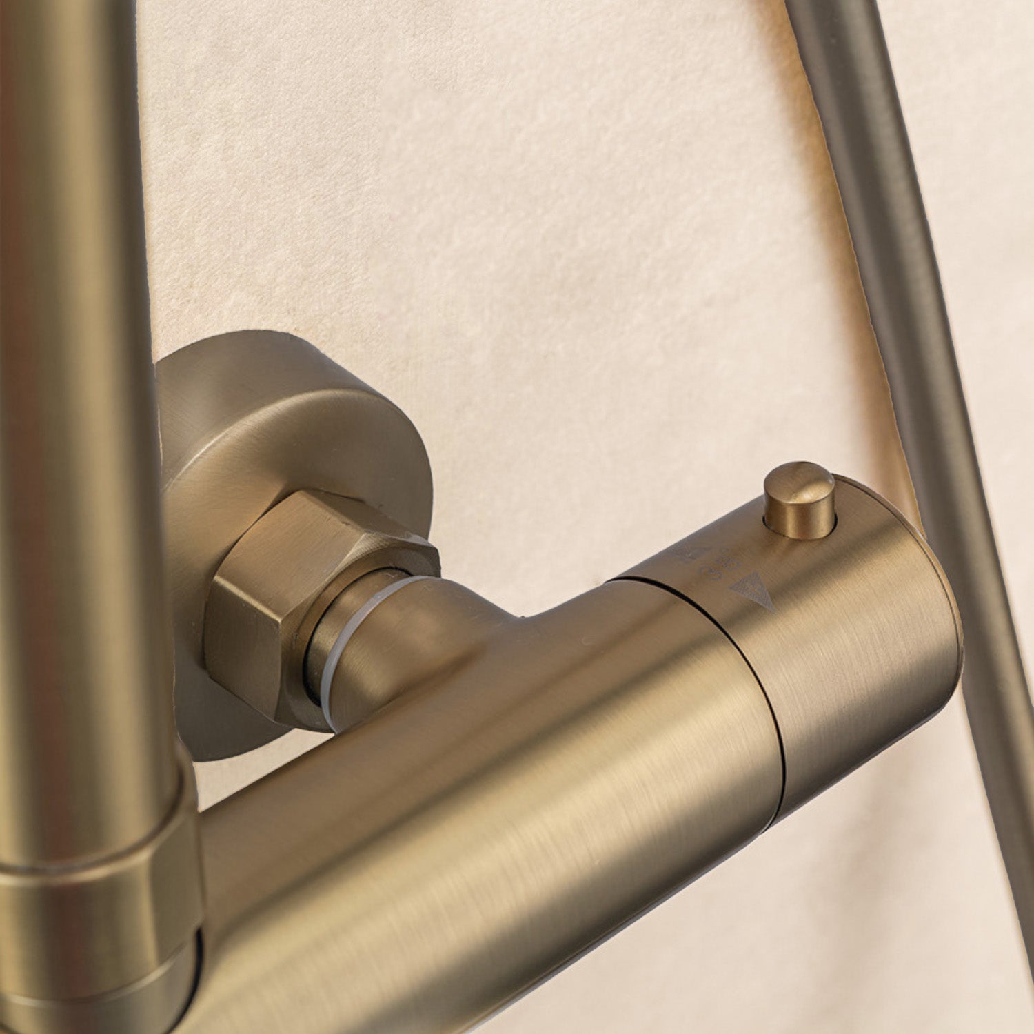 Colonne de douche avec mitigeur thermostatique LOMAZOO Orléan doré - 7