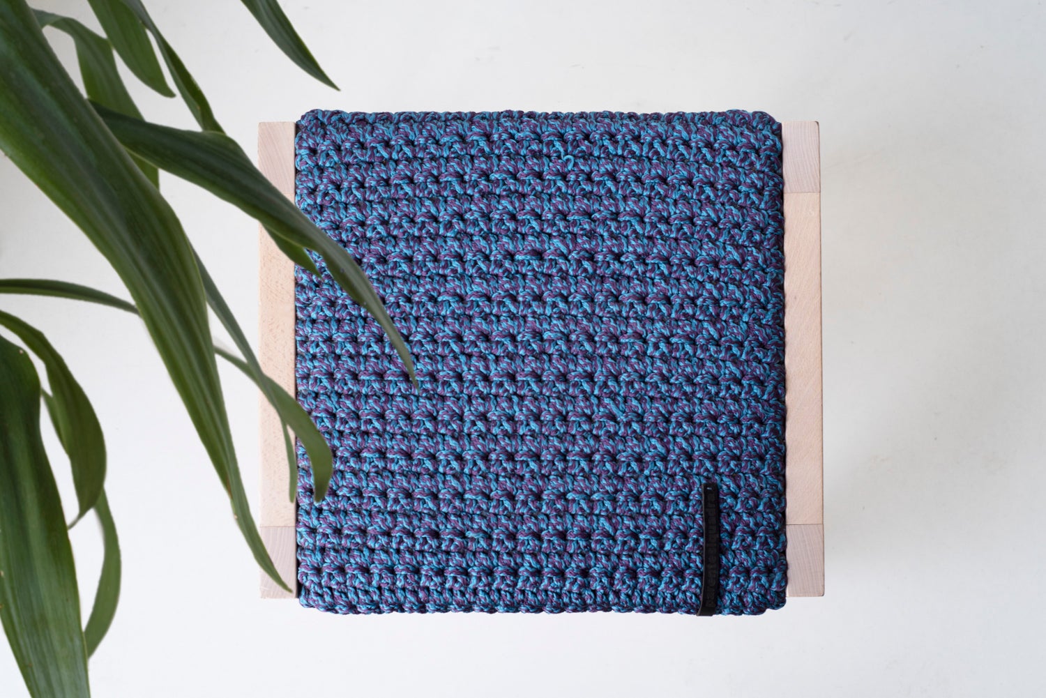 NIEBIESKI KWADRATOWY TABORET 36X40X45CM - 2