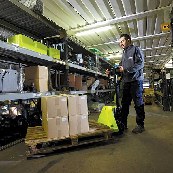 Transpalette manuel à fourches longues 1350x525mm - Capacité 2500kg - Tire palette idéal palette spécifique et longue - TEB71AVY100 - 4