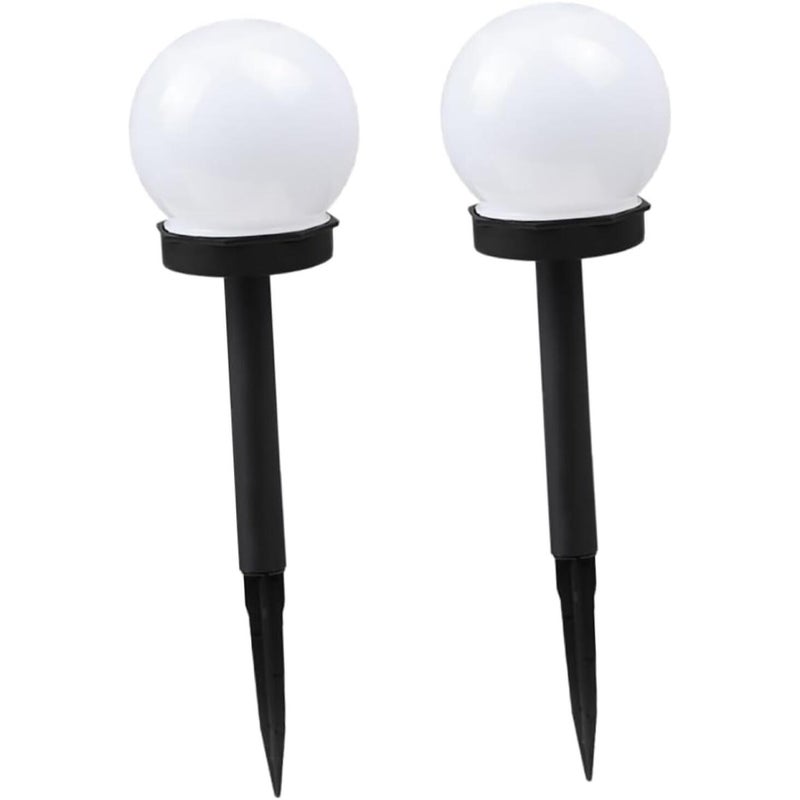 Zestaw dwóch lamp ogrodowych zasilanych energią słoneczną, w kształcie żarówek, odpowiednich do stosowania na ścieżkach, tarasach i w ogrodach.