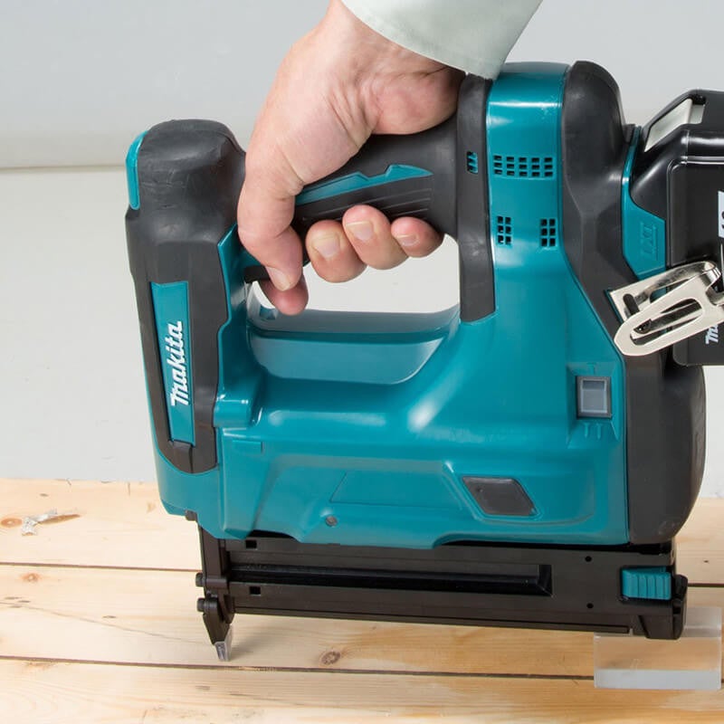 Cloueur Sans Fil MAKITA 12V – Finition 35mm – Modèle PT354DZ – Sans Batterie