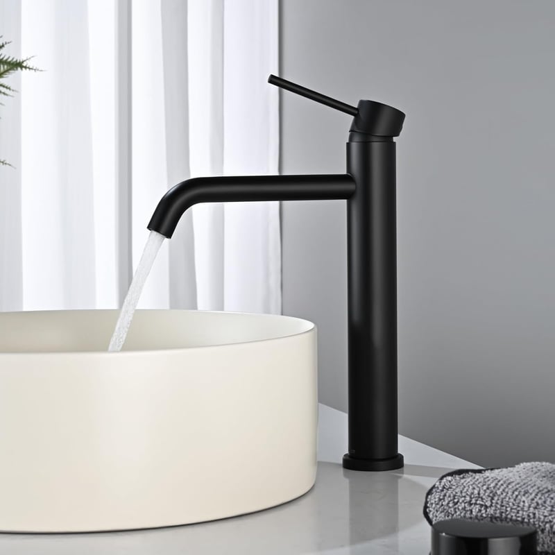 Wysoka bateria umywalkowa, bateria łazienkowa jednouchwytowa, bateria umywalkowa nablatowa z regulacją przepływu wody ciepłej i zimnej (czarna)