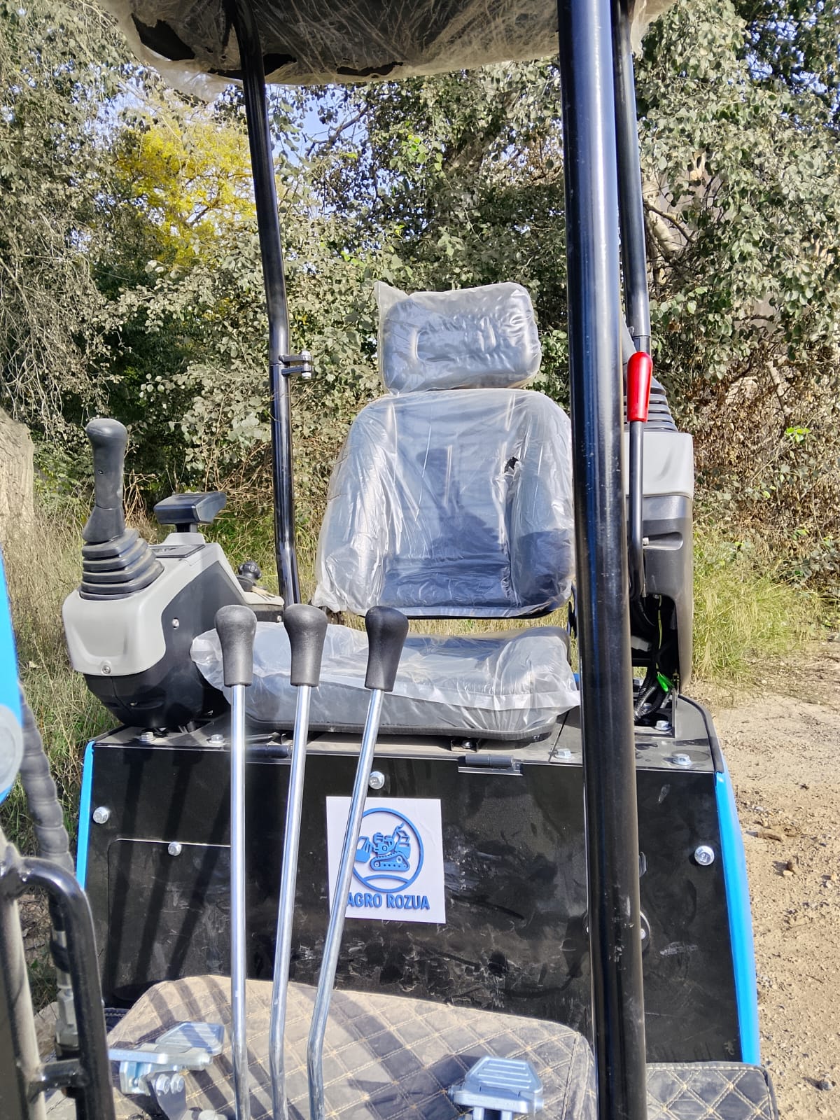 Mini Pelle de 1.8 Tonnes (1800 kg) Diesel Laidong 385 (3 Cylindres) Noir/Bleu - 3