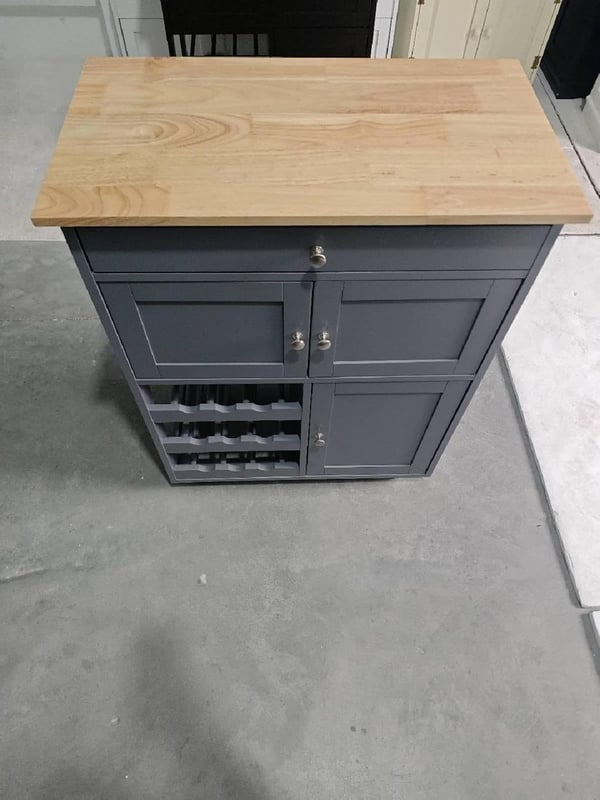 Wózek na Kółkach z Dużą Przestrzenią do Przechowywania, Blatem Roboczym, Centralną Wyspą Kuchenną z Trzema Poziomami na Wino, 67 x 37 x 86 cm (Szary)