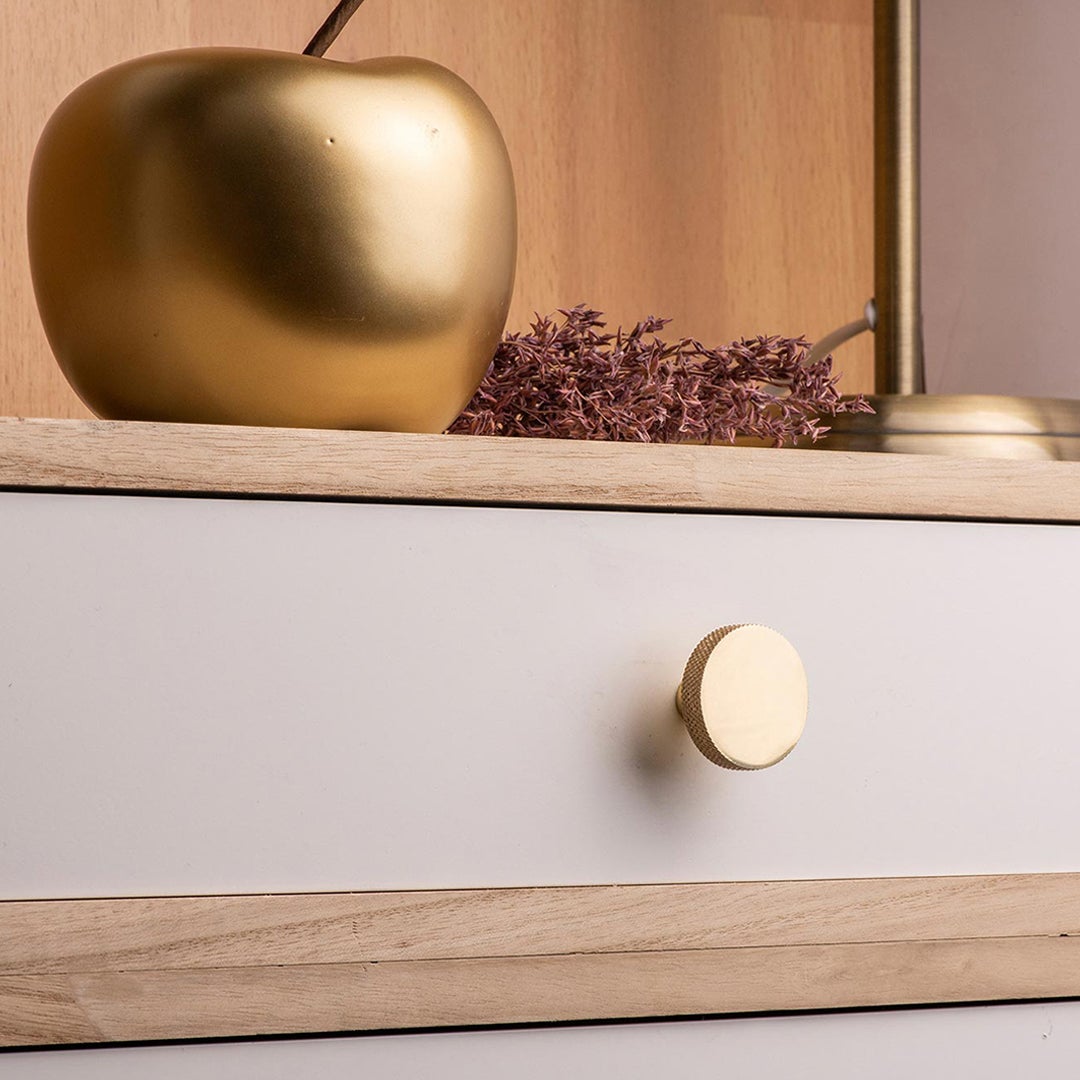 Bouton de meuble | Style décoratif | Fabriqué en laiton | Finition en laiton | Mesures 35*35*23 mm | Système de fixation vissé | Comprend des vis M4 - 5