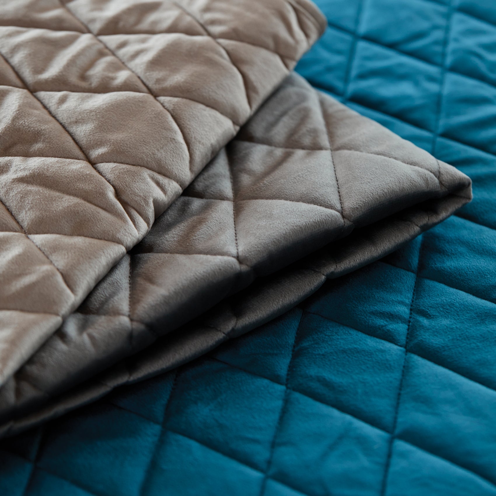 Couvre-Lit et Taies d'Oreiller en Velours Matelassé - Gris - 240x260 cm - Microfibre/Polyester/Velours - 4