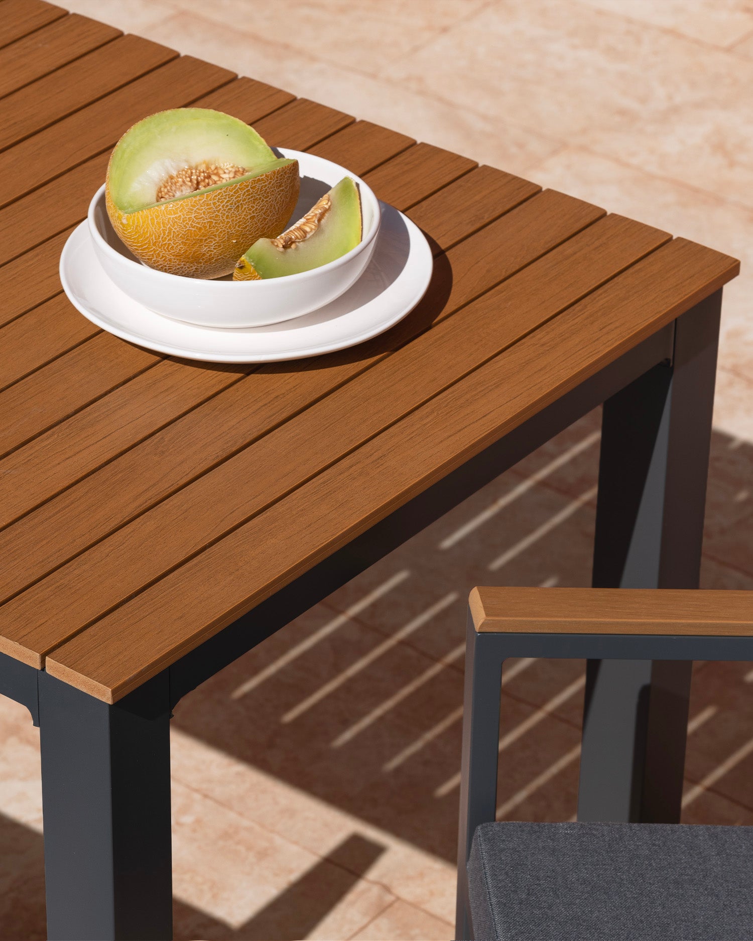 Set jardin mesa 130x70 y 4 sillas con cojín aluminio antracita oscuro - Osaka - 2
