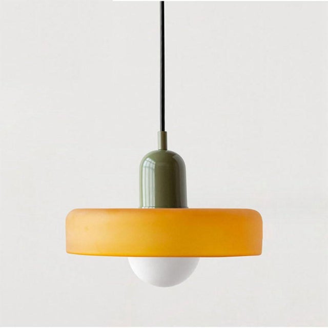Żyrandol Bauhaus, klosz z witrażu, światło trójkolorowe, 25 cm, szkło pomarańczowe + zielona podstawa lampy