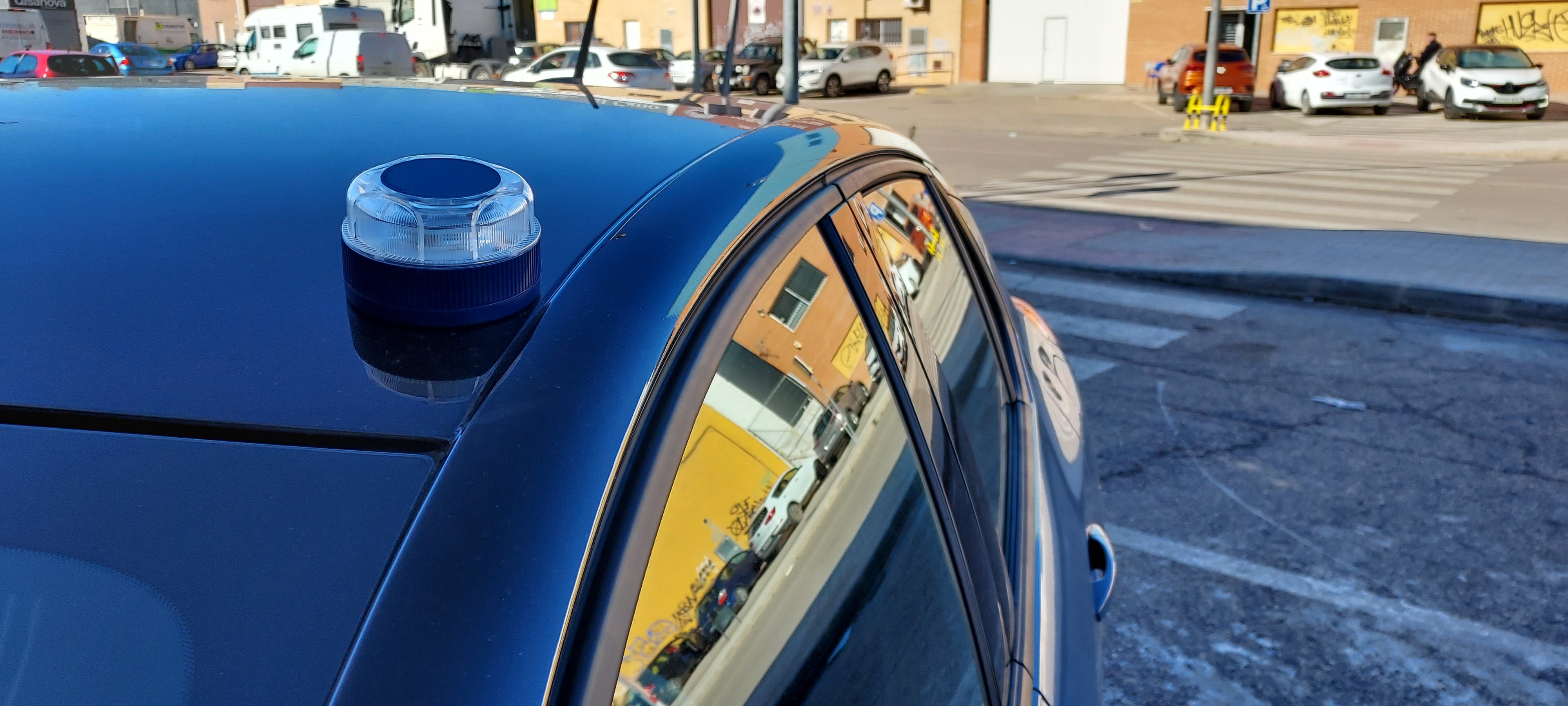 Balise de détresse connectée DGT 3.0 haute visibilité, IP54 (piles incluses) - 4