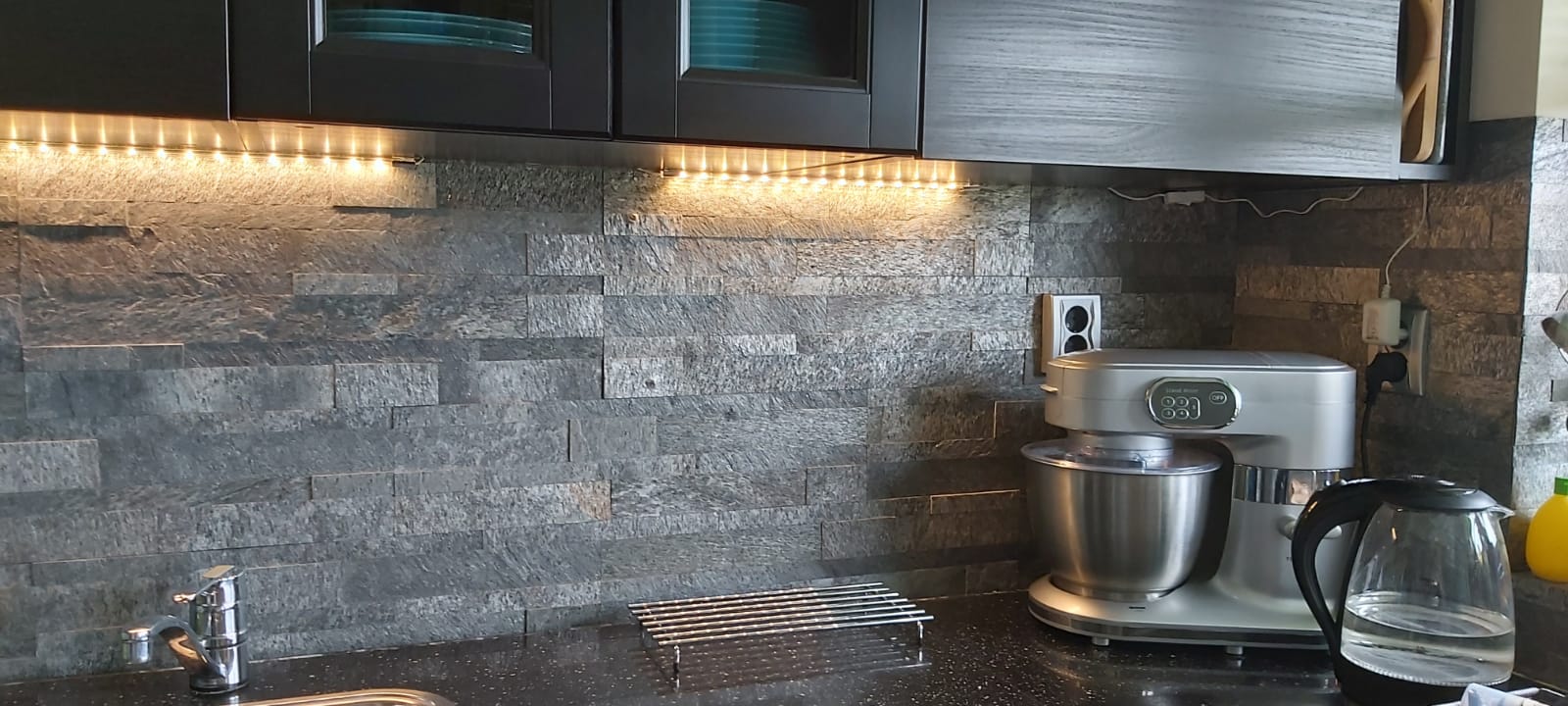 Revestimiento de Pared Tira Autoadhesiva de Piedra Natural Plata Gris Brillo – Relieve 60x15 cm, Grosor 0,2/0,4 cm - 7
