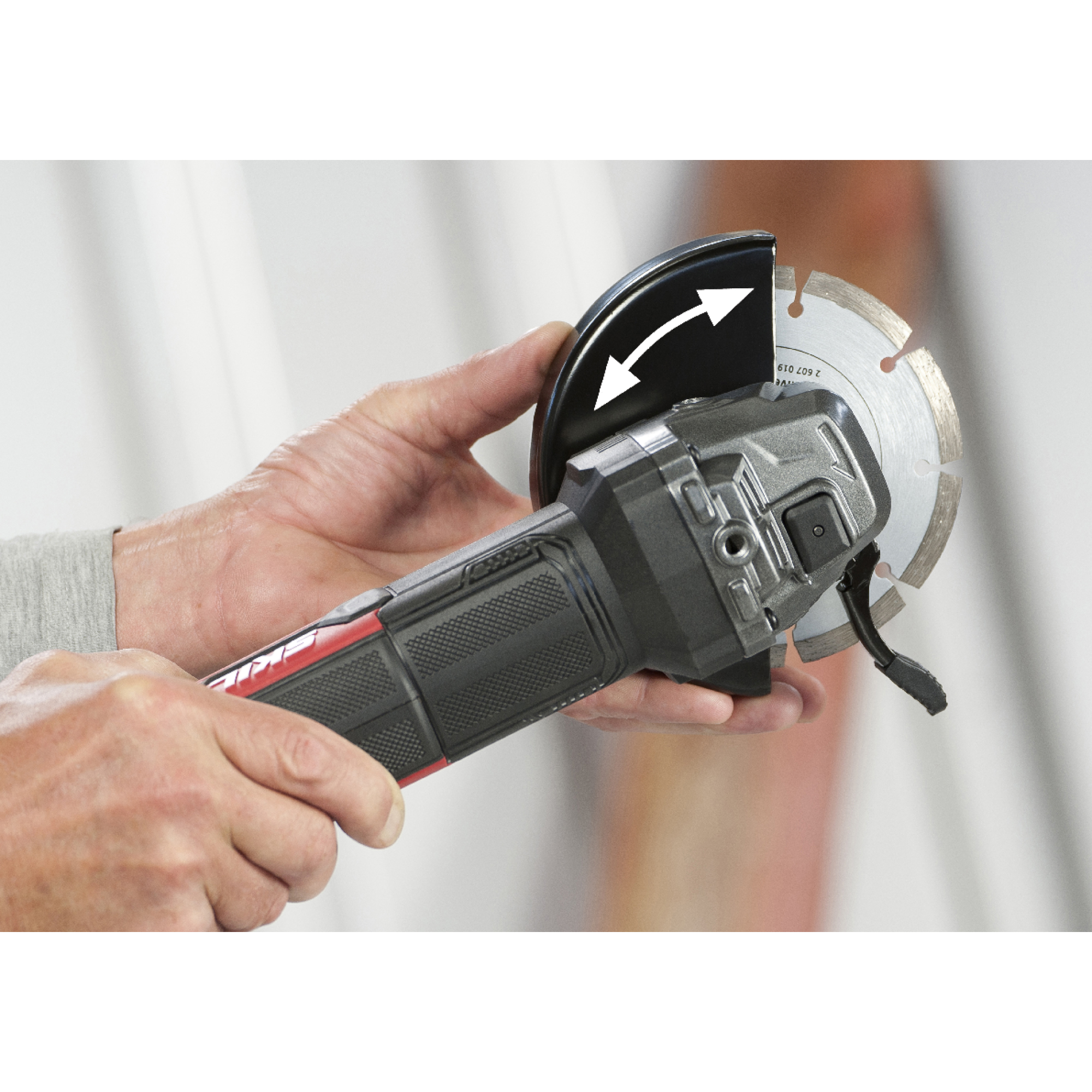 Meuleuse d’angle filaire SKIL 9132 GA 850 W, 125 mm, VRS+, coffret, 3 disques, carter, poignée, clé - 7