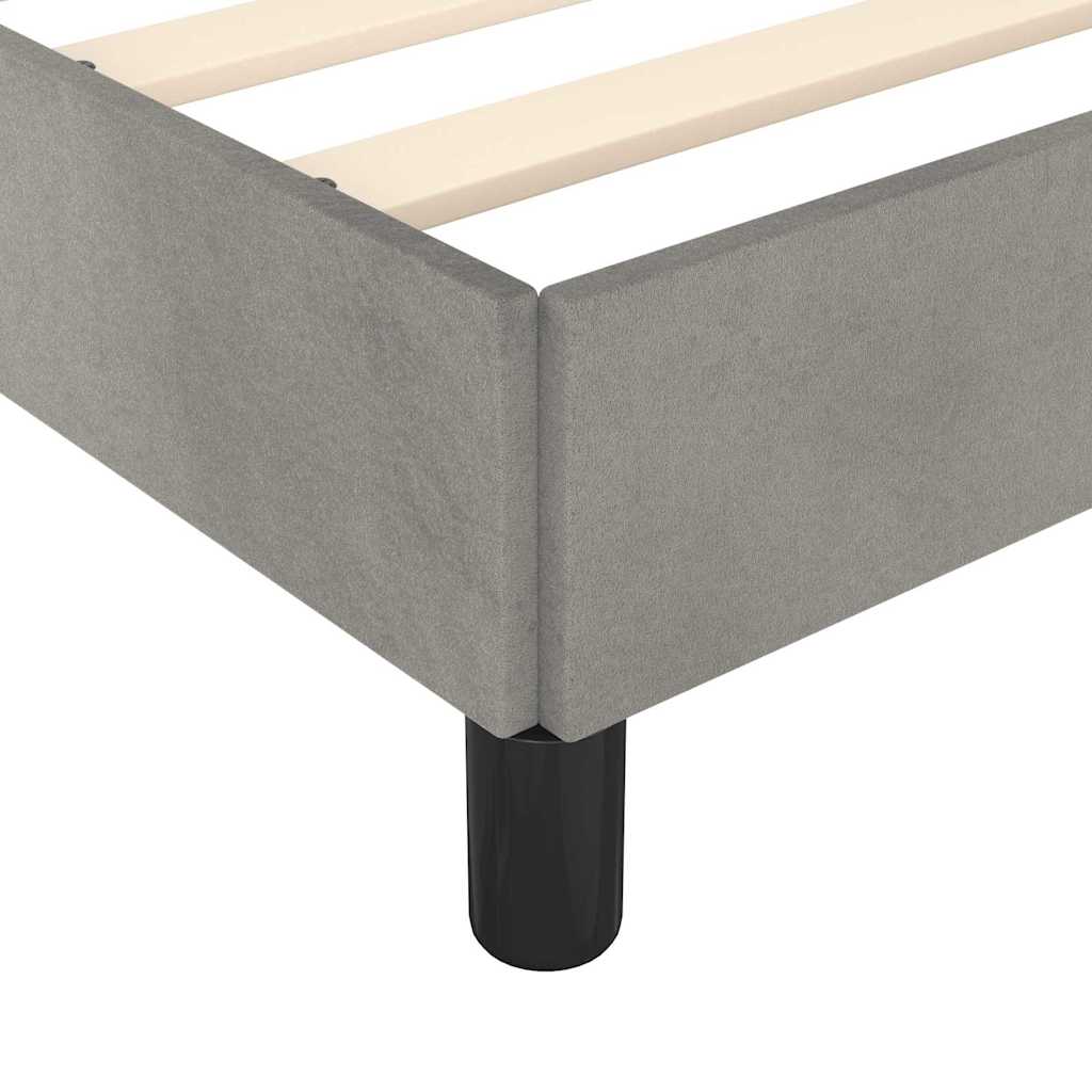 Cadre de lit sans matelas gris clair 200 x 200 cm en velours - 7