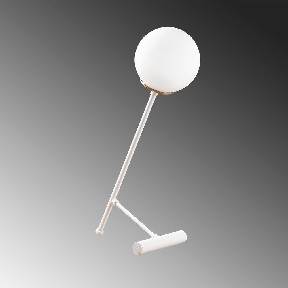 Minimalistyczna lampa stołowa Birdie z metalową konstrukcją z miedzianymi detalami i białą szklaną kulą.