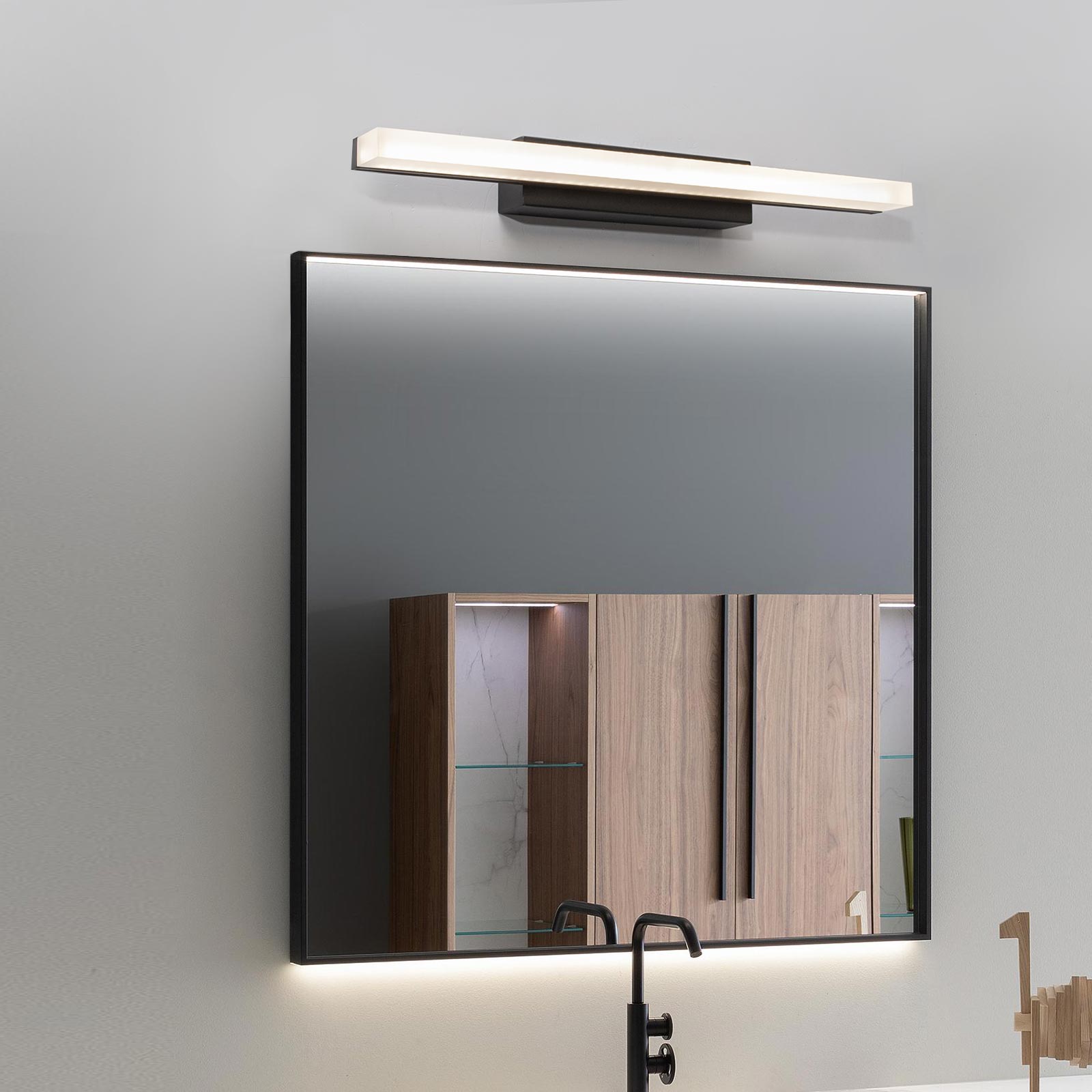 Applique murale LED pour salle de bain IP44 noire 9W, lampe miroir, lumière blanche naturelle 4000K 675 lumens, 40 cm - 5